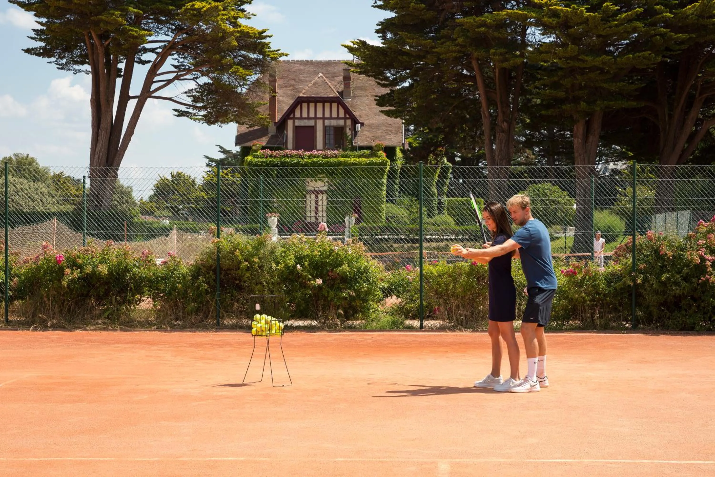 Tennis court in Hôtel Barrière Le Royal La Baule