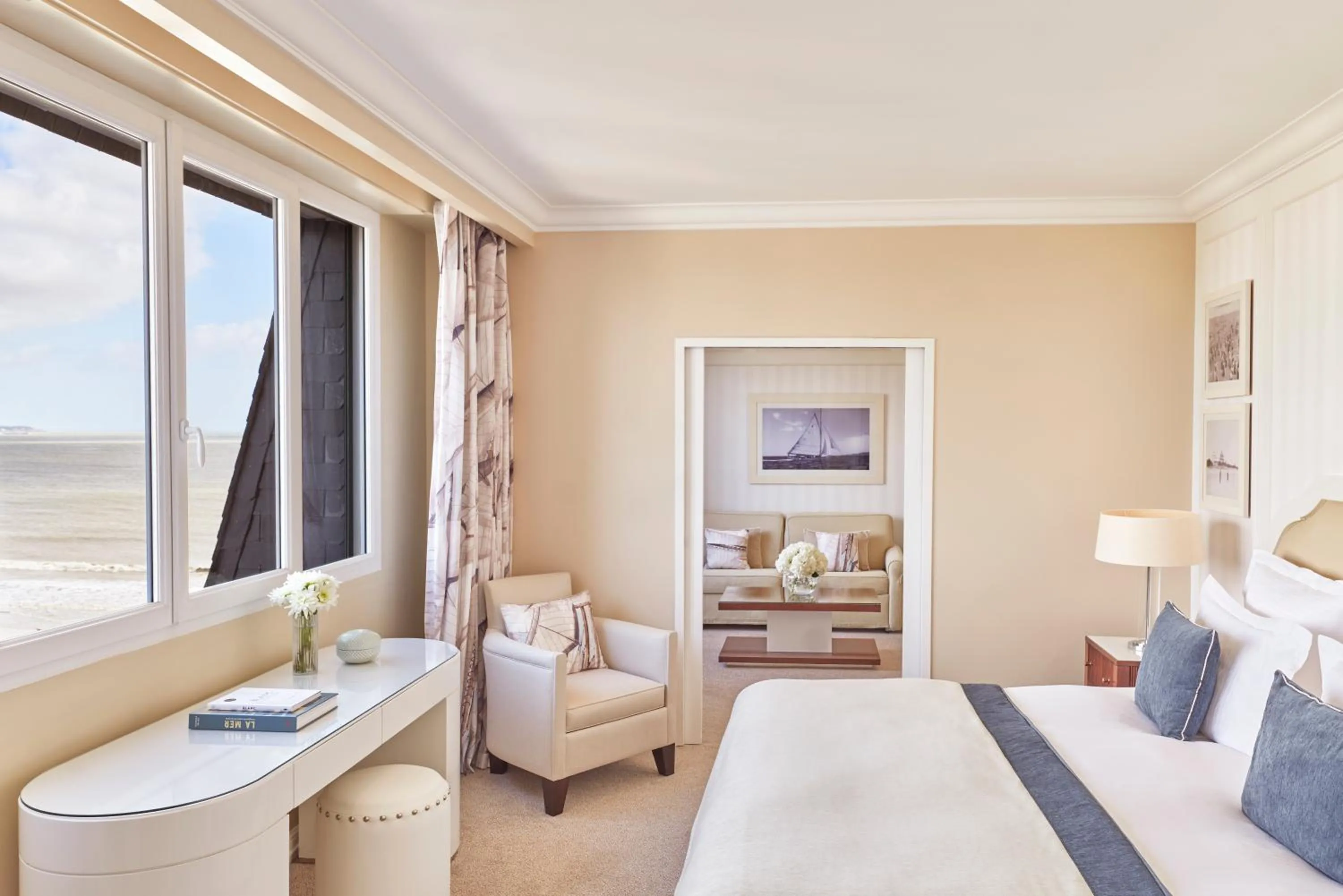 Photo of the whole room in Hôtel Barrière L'Hermitage