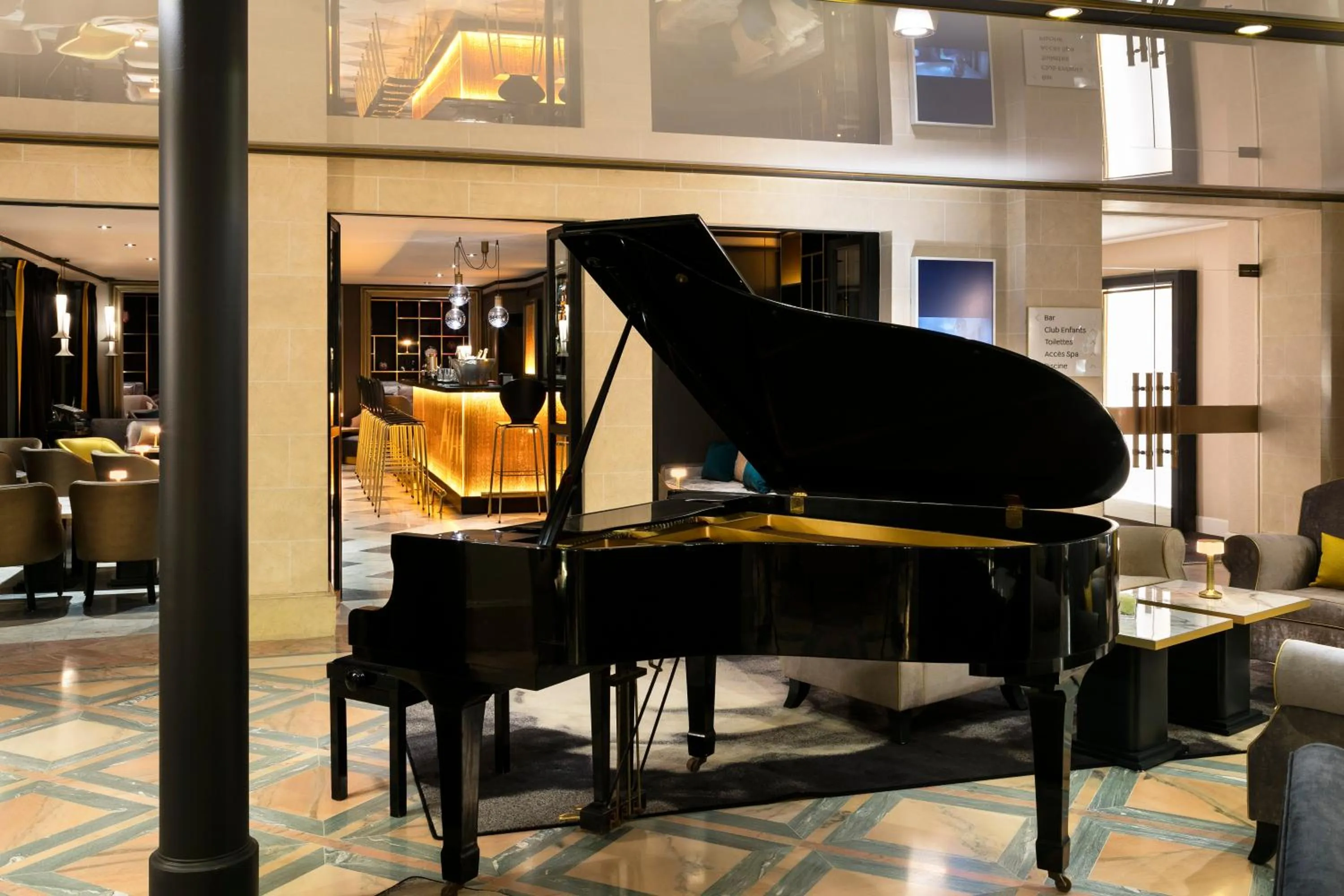 Lounge or bar in Hôtel Barrière L'Hermitage