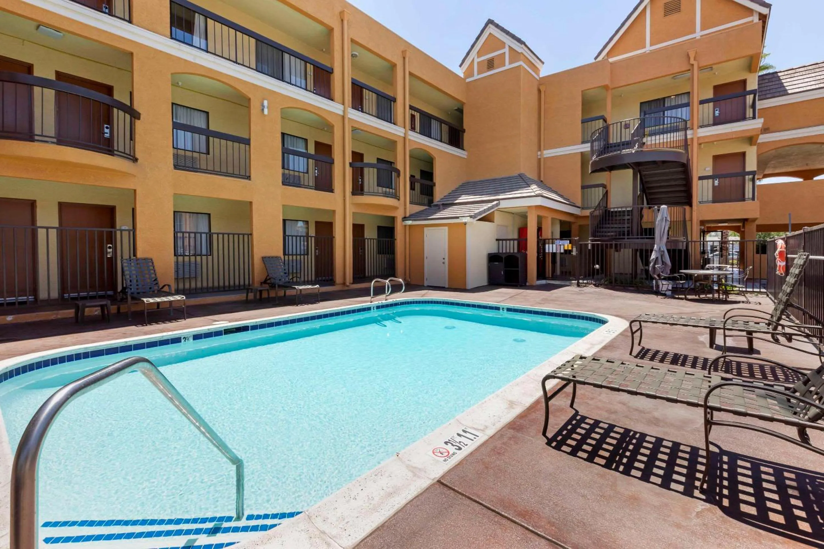 Swimming pool in Quality Inn & Suites Westminster Seal Beach