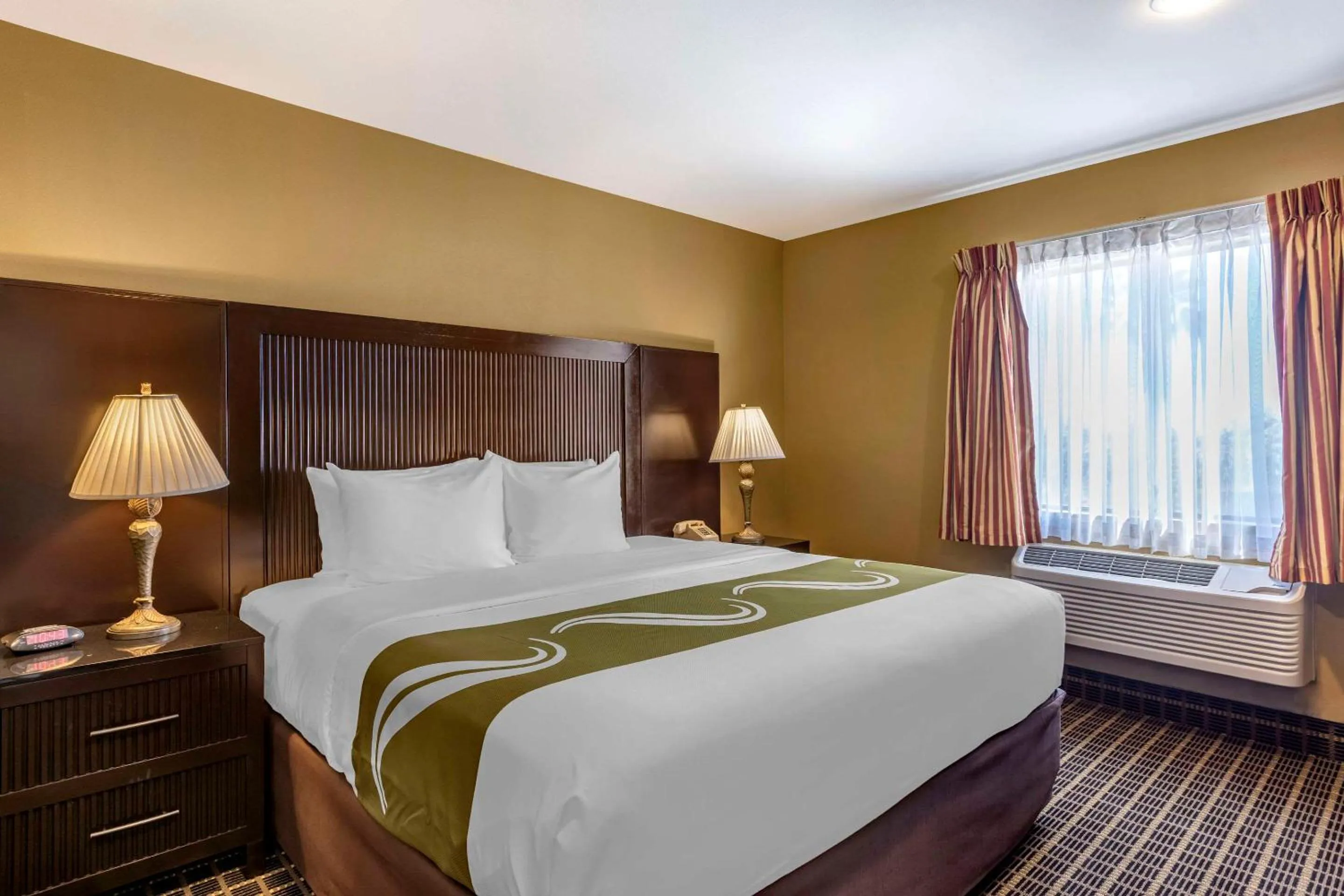 Bedroom, Bed in Quality Inn & Suites Westminster Seal Beach