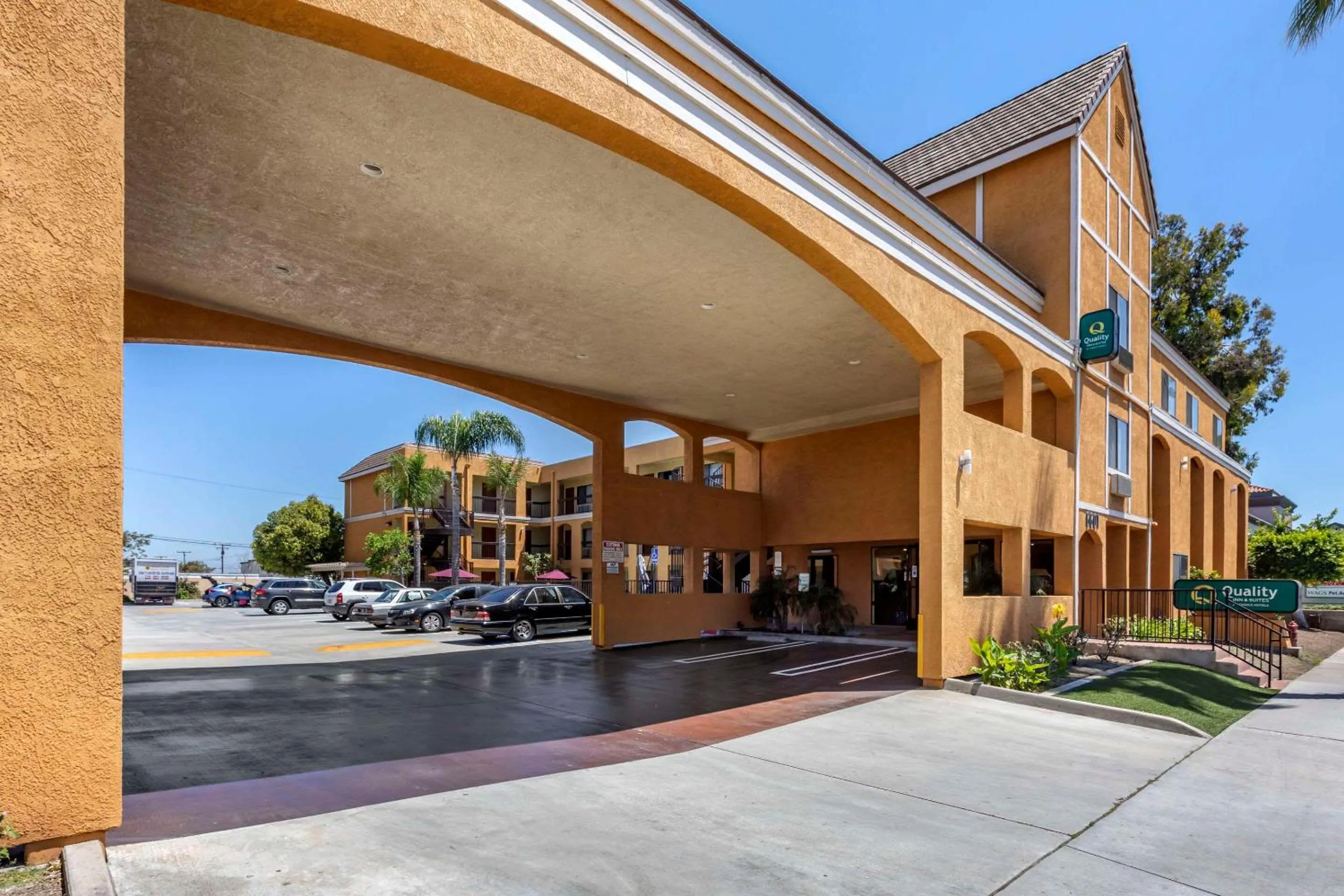 Property building in Quality Inn & Suites Westminster Seal Beach