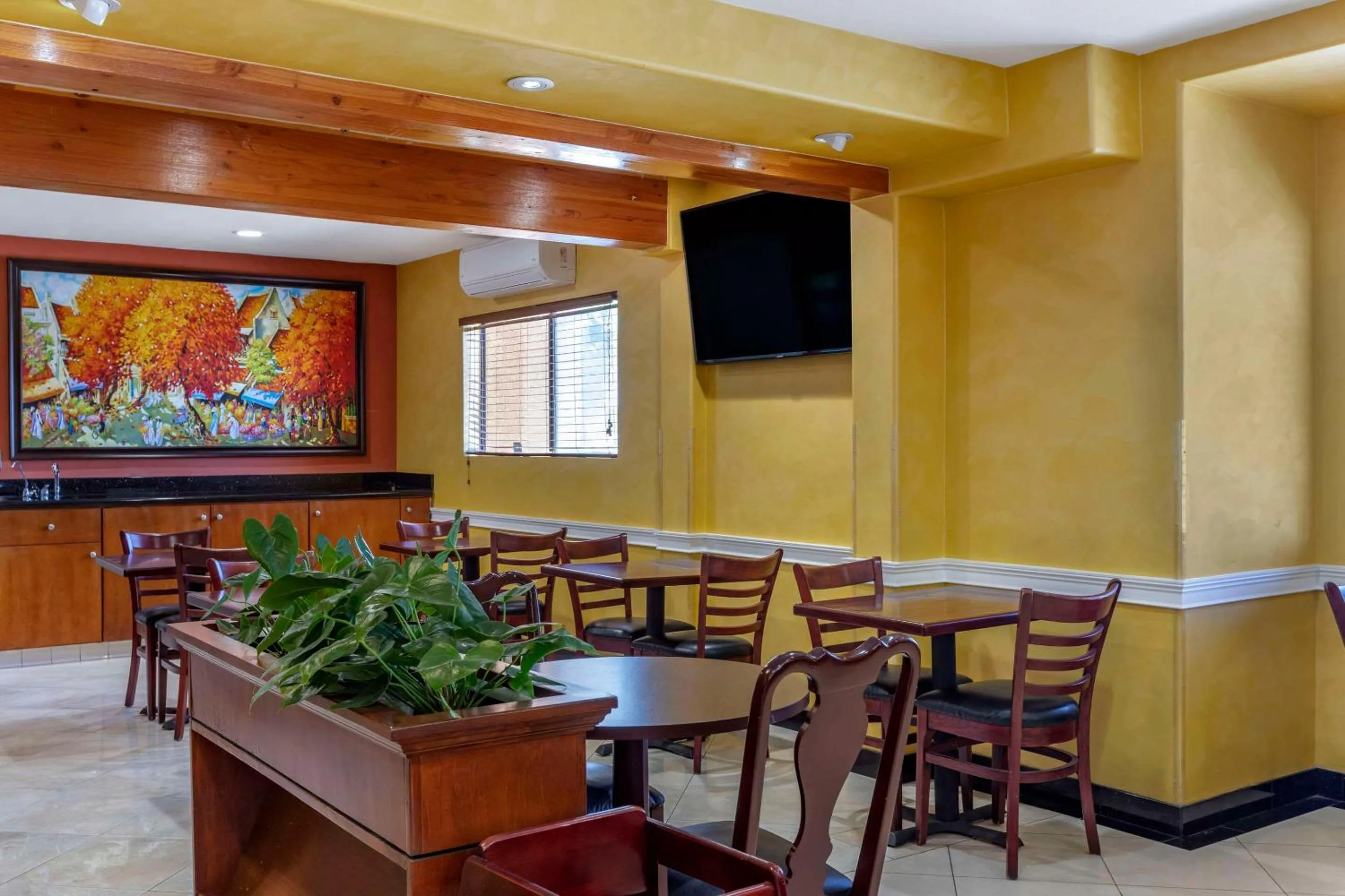 Breakfast in Quality Inn & Suites Westminster Seal Beach