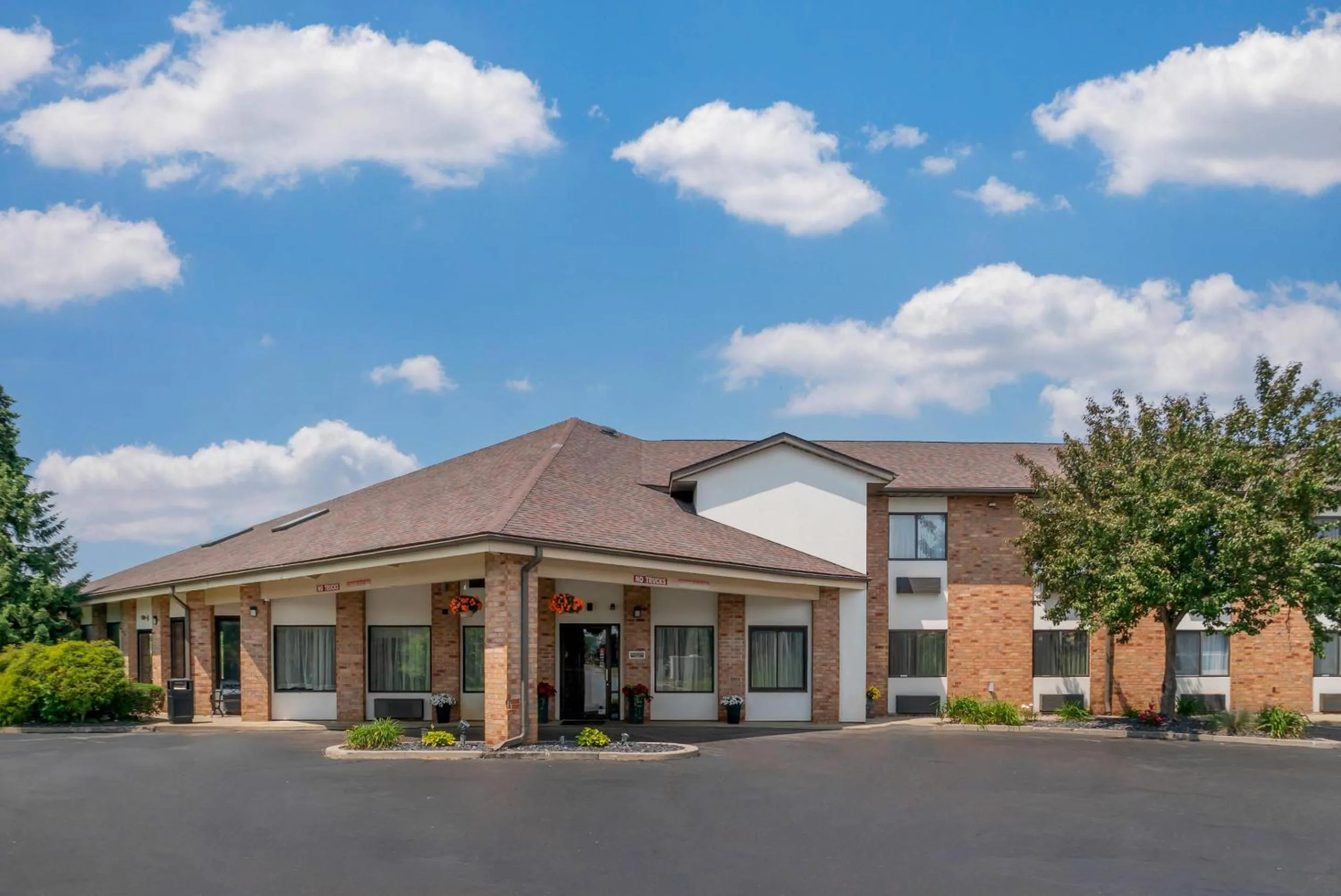 Property building in Quality Inn Grand Rapids South-Byron Center
