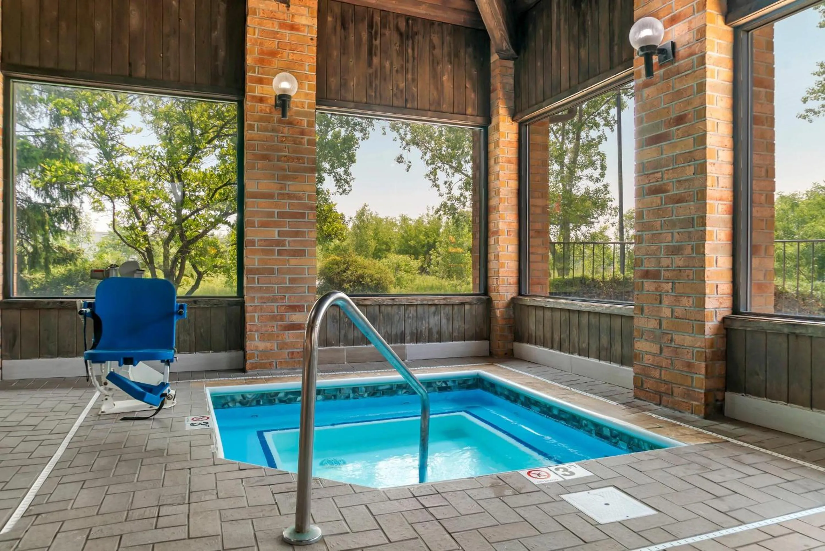 Swimming pool in Quality Inn Grand Rapids South-Byron Center