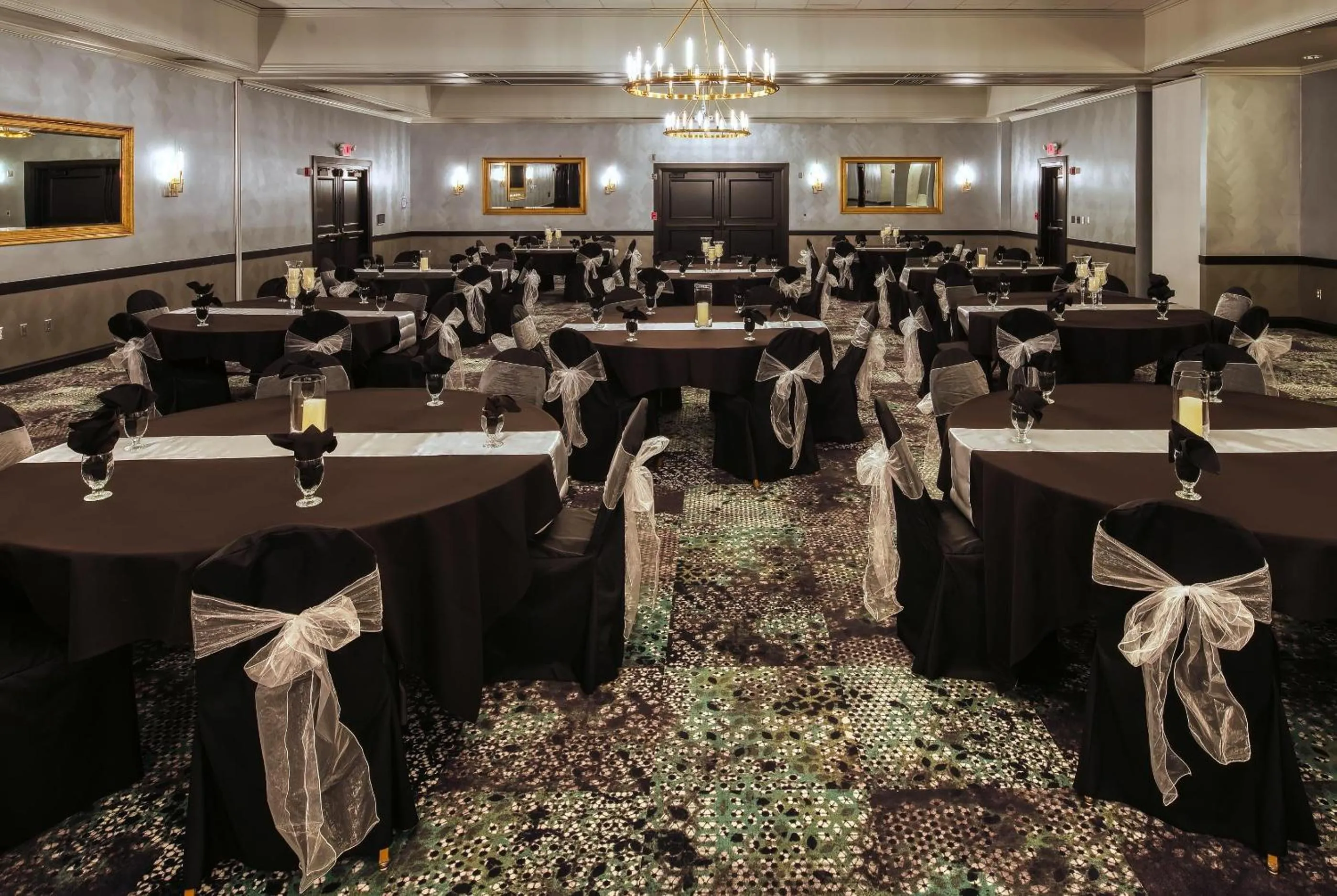 Meeting/conference room in Lakeside Hotel Casino, a Travelodge by Wyndham