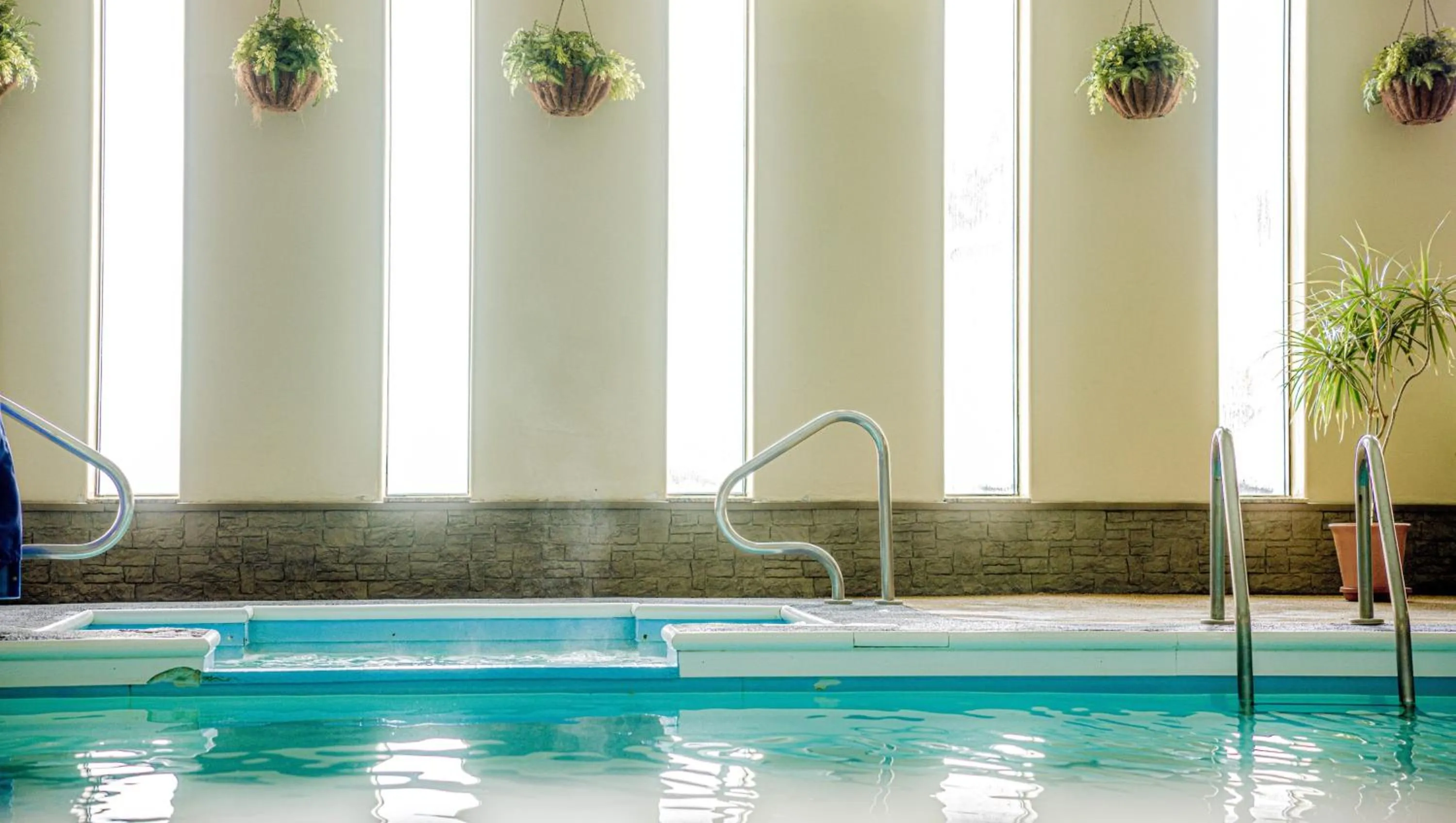 Swimming pool in Wrangler Inn Mobridge