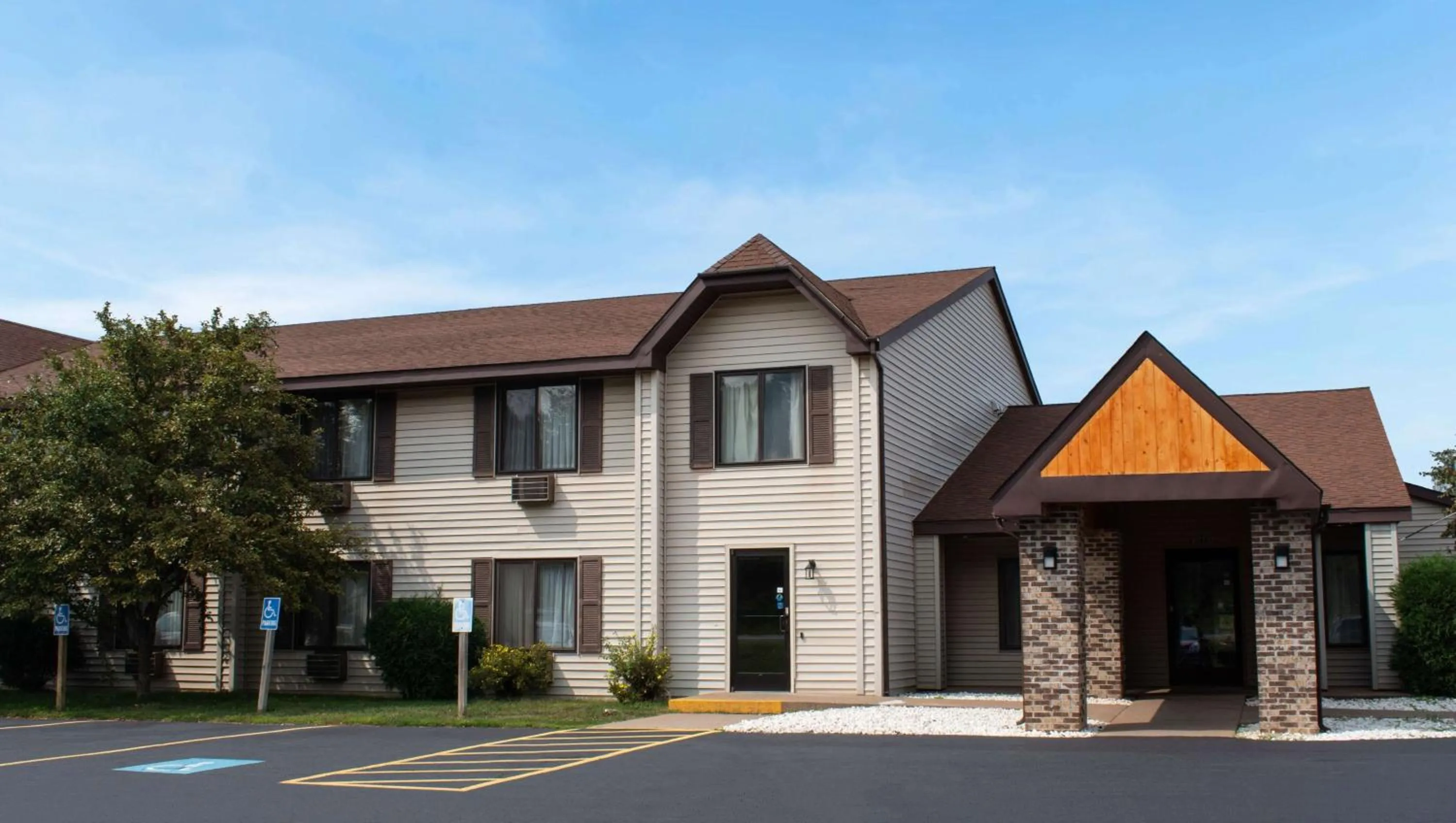 Property building in Magnuson Hotel Country Inn