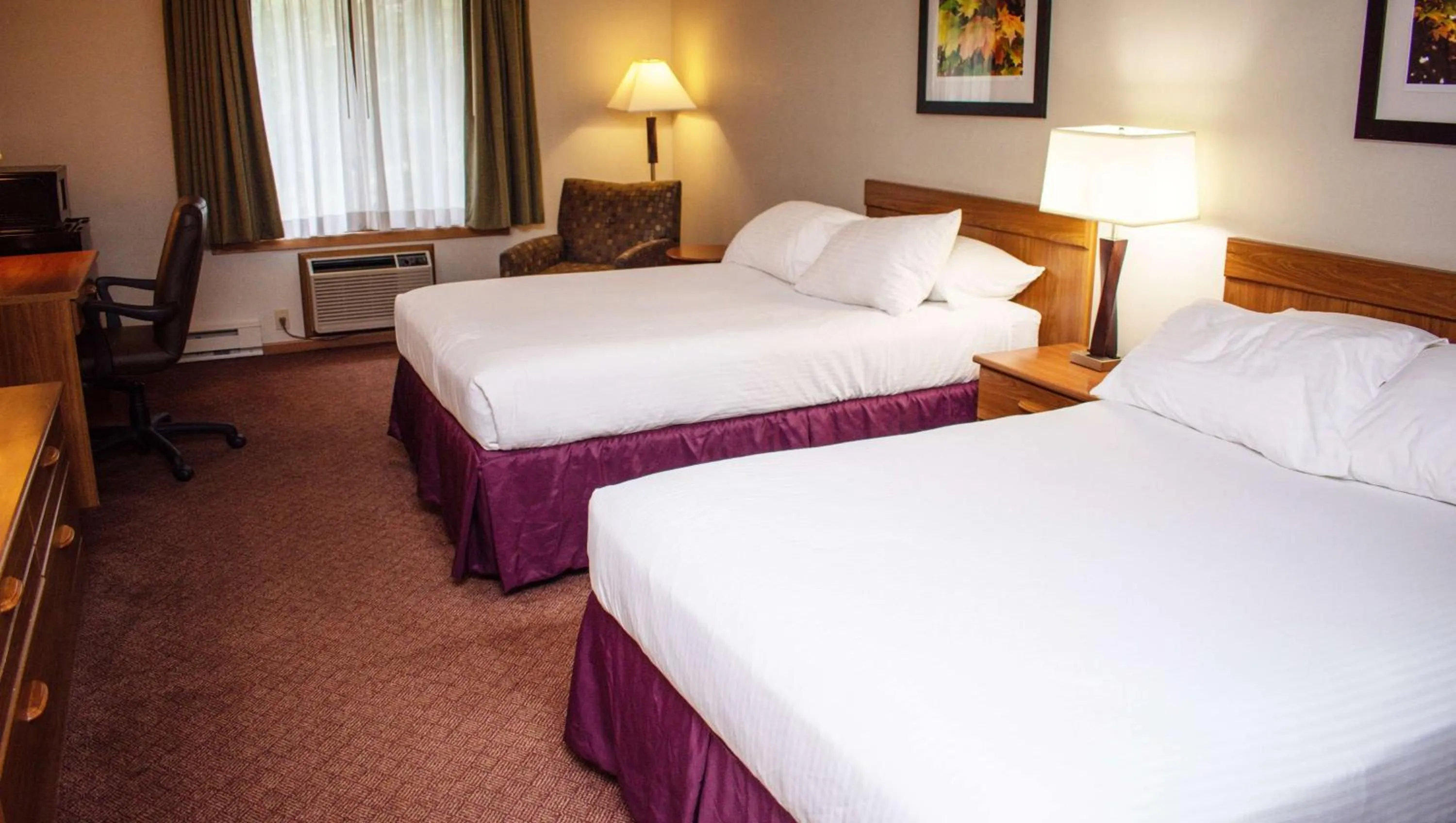Photo of the whole room, Bed in Magnuson Hotel Country Inn