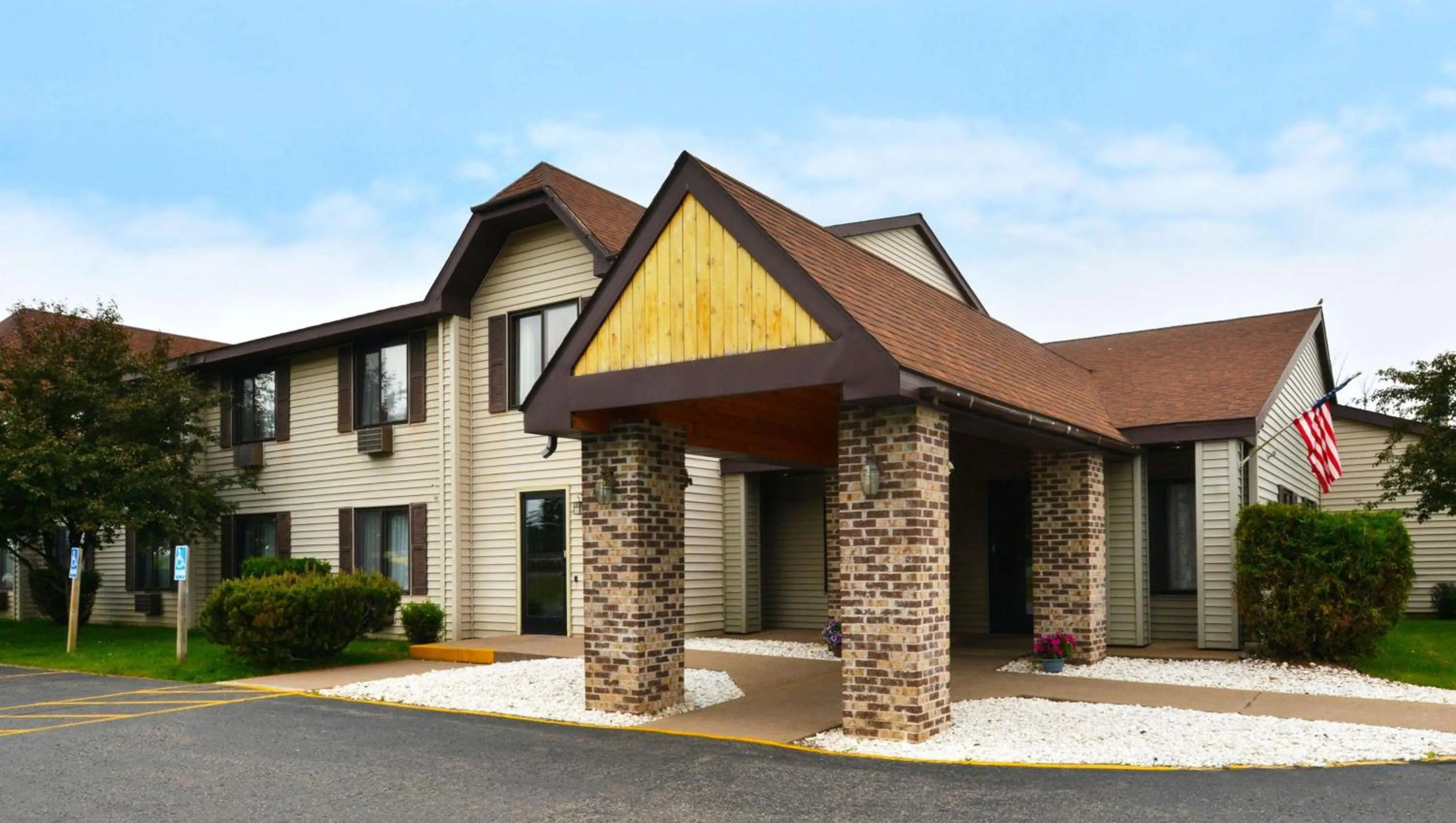 Property building in Magnuson Hotel Country Inn