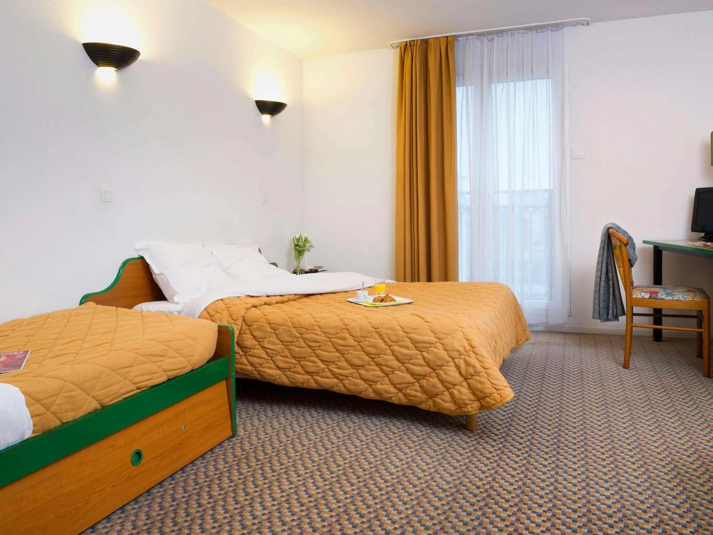 Bedroom, Bed in Aparthotel Adagio Access Paris Maisons-Alfort