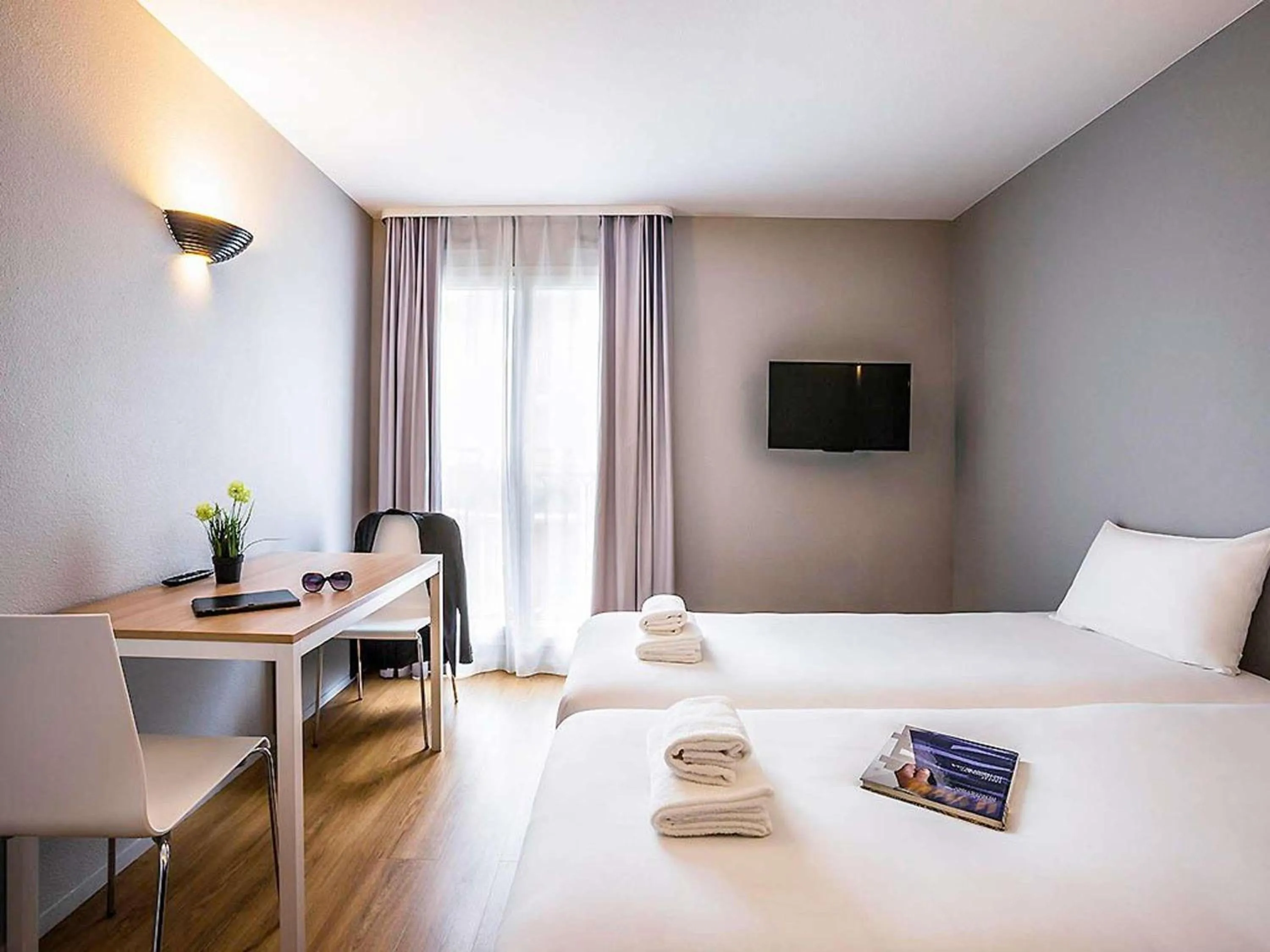 Bedroom, Bed in Aparthotel Adagio Access Paris Maisons-Alfort