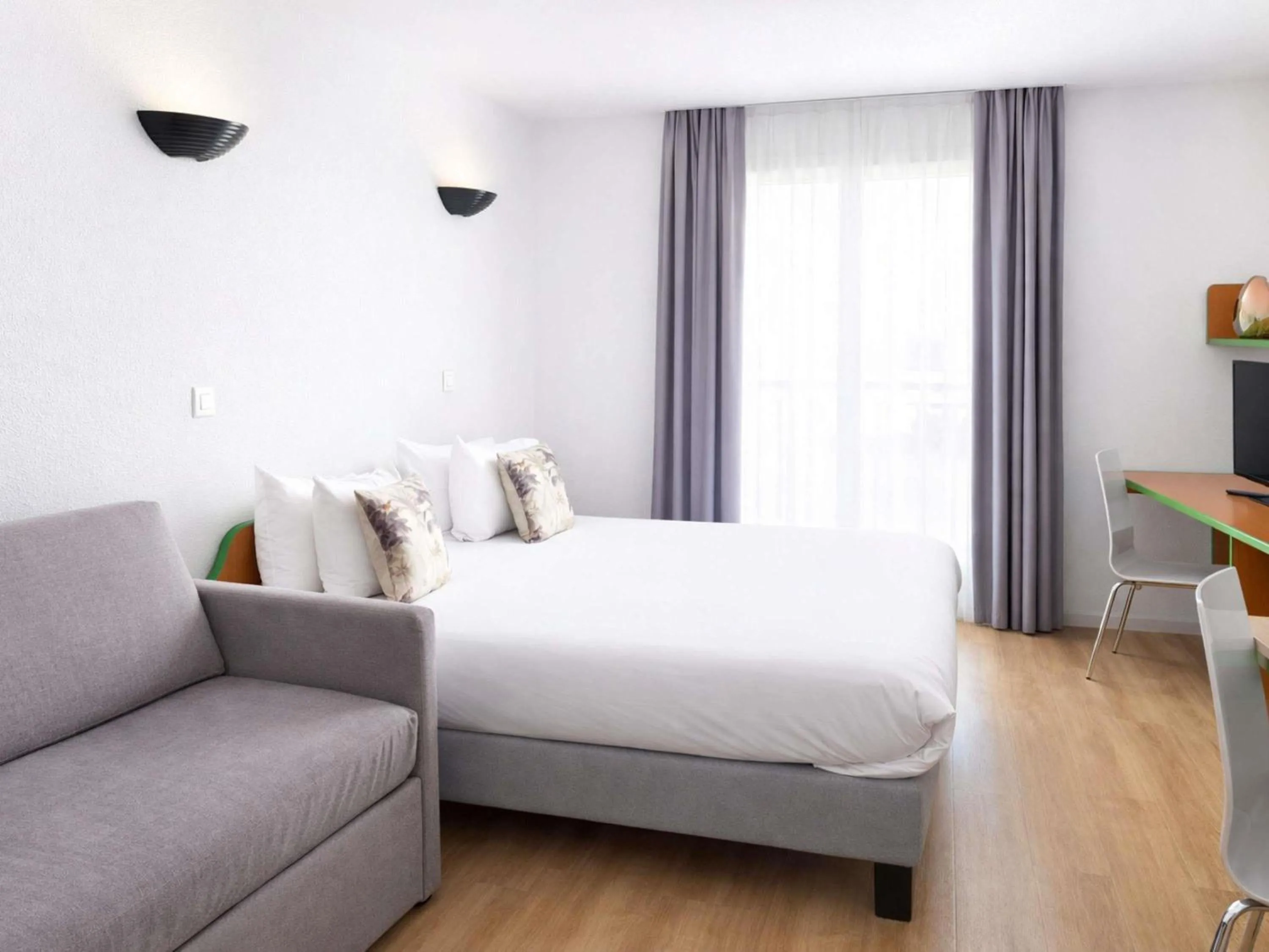 Bedroom, Bed in Aparthotel Adagio Access Paris Maisons-Alfort