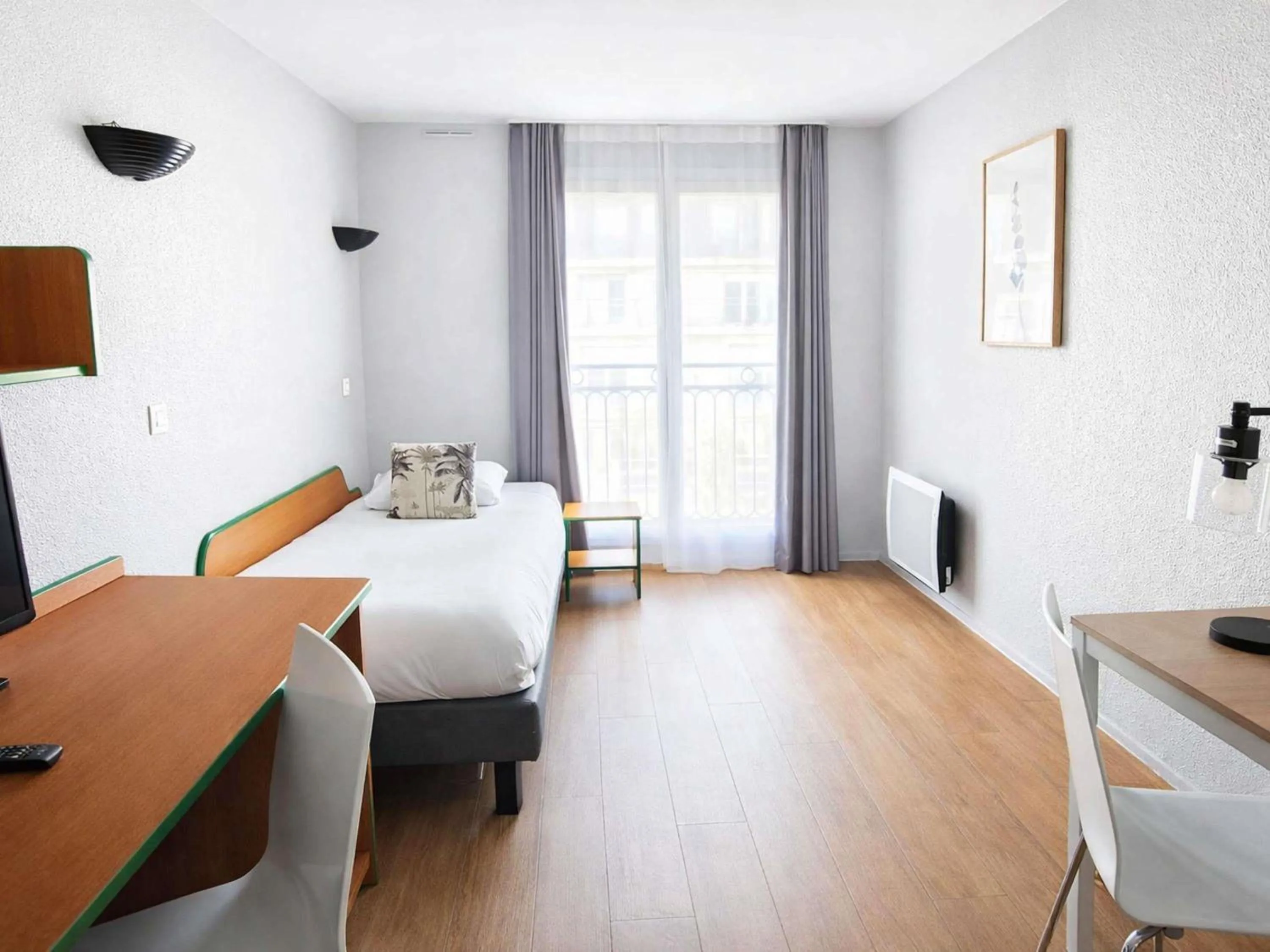 Bedroom, Bed in Aparthotel Adagio Access Paris Maisons-Alfort