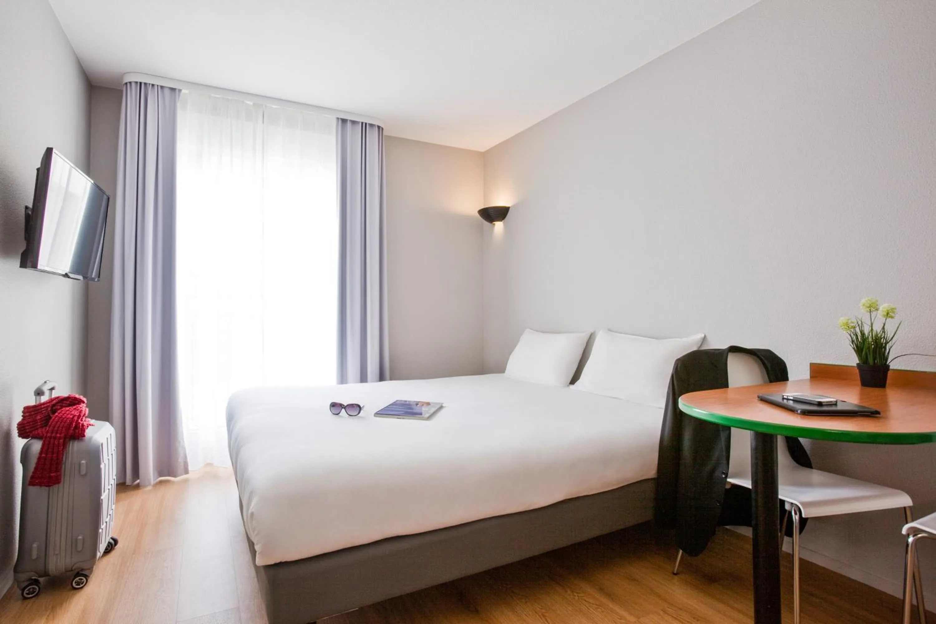 Bedroom, Bed in Aparthotel Adagio Access Paris Maisons-Alfort