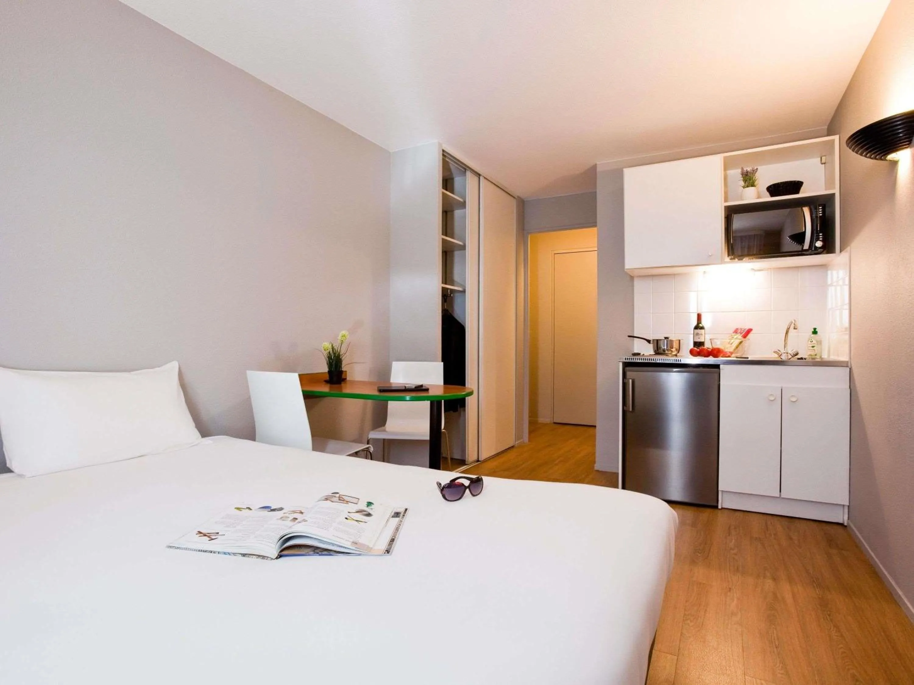 Bedroom, Bed in Aparthotel Adagio Access Paris Maisons-Alfort