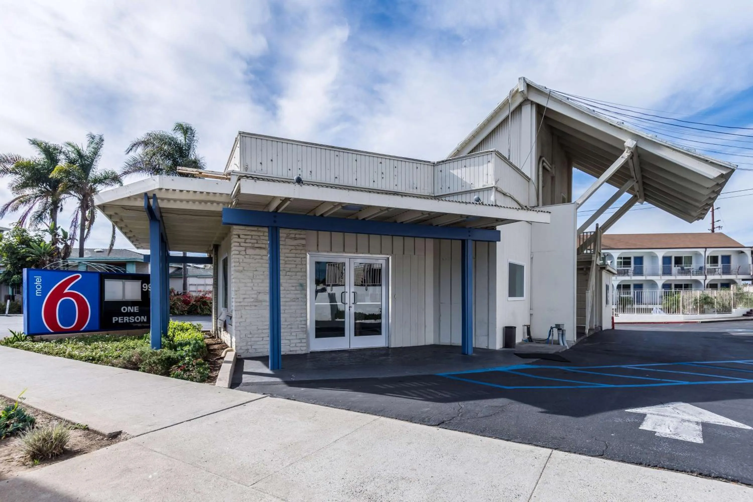 Property building in Motel 6-Oceanside, CA, Marina