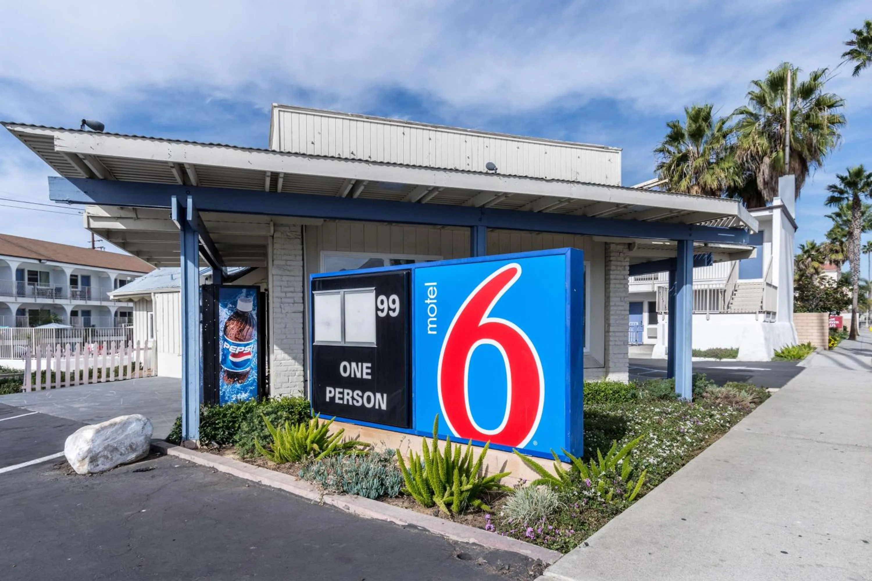 Property building in Motel 6-Oceanside, CA, Marina