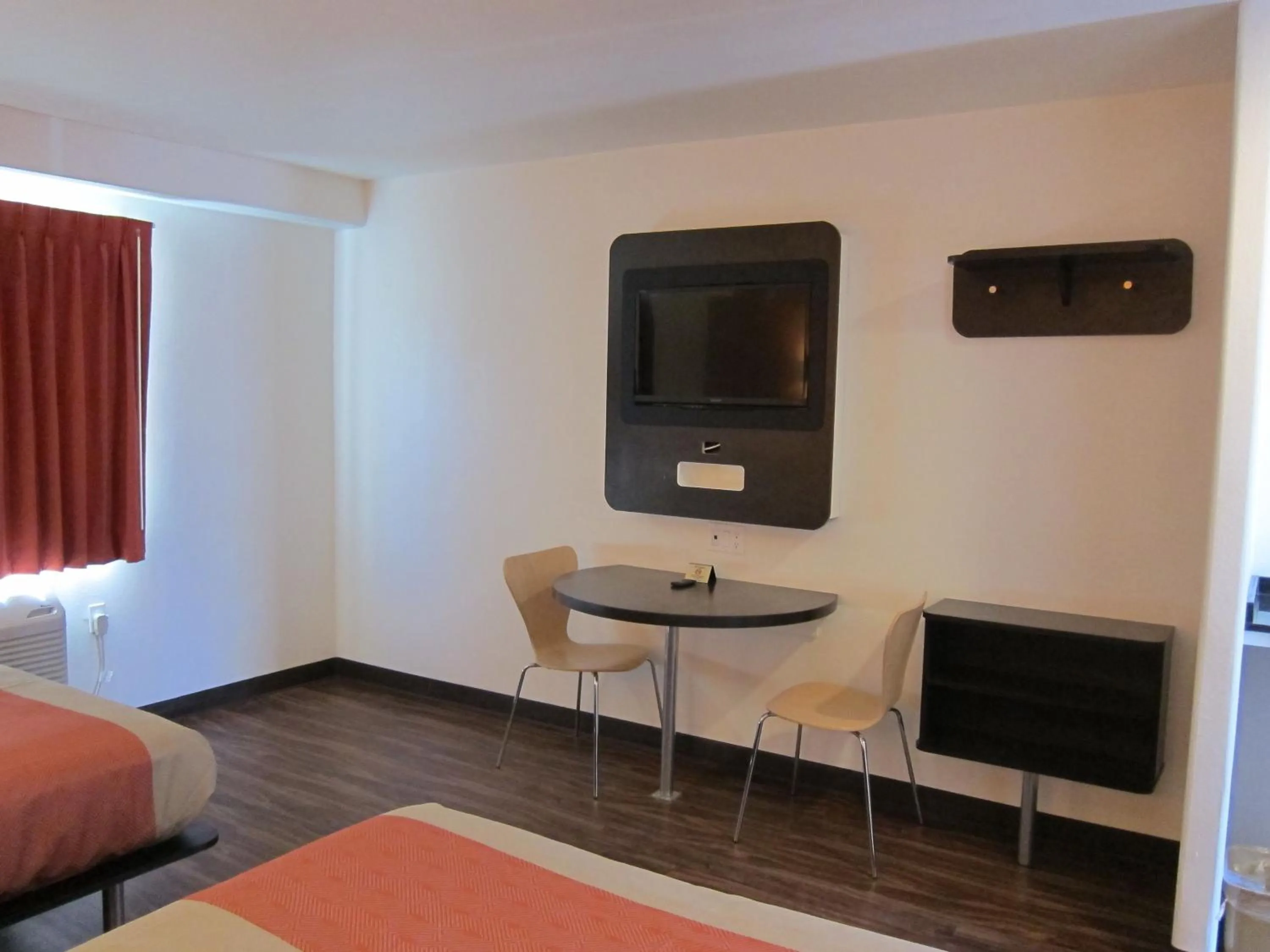 TV and multimedia, Bed in Motel 6-Oceanside, CA, Marina