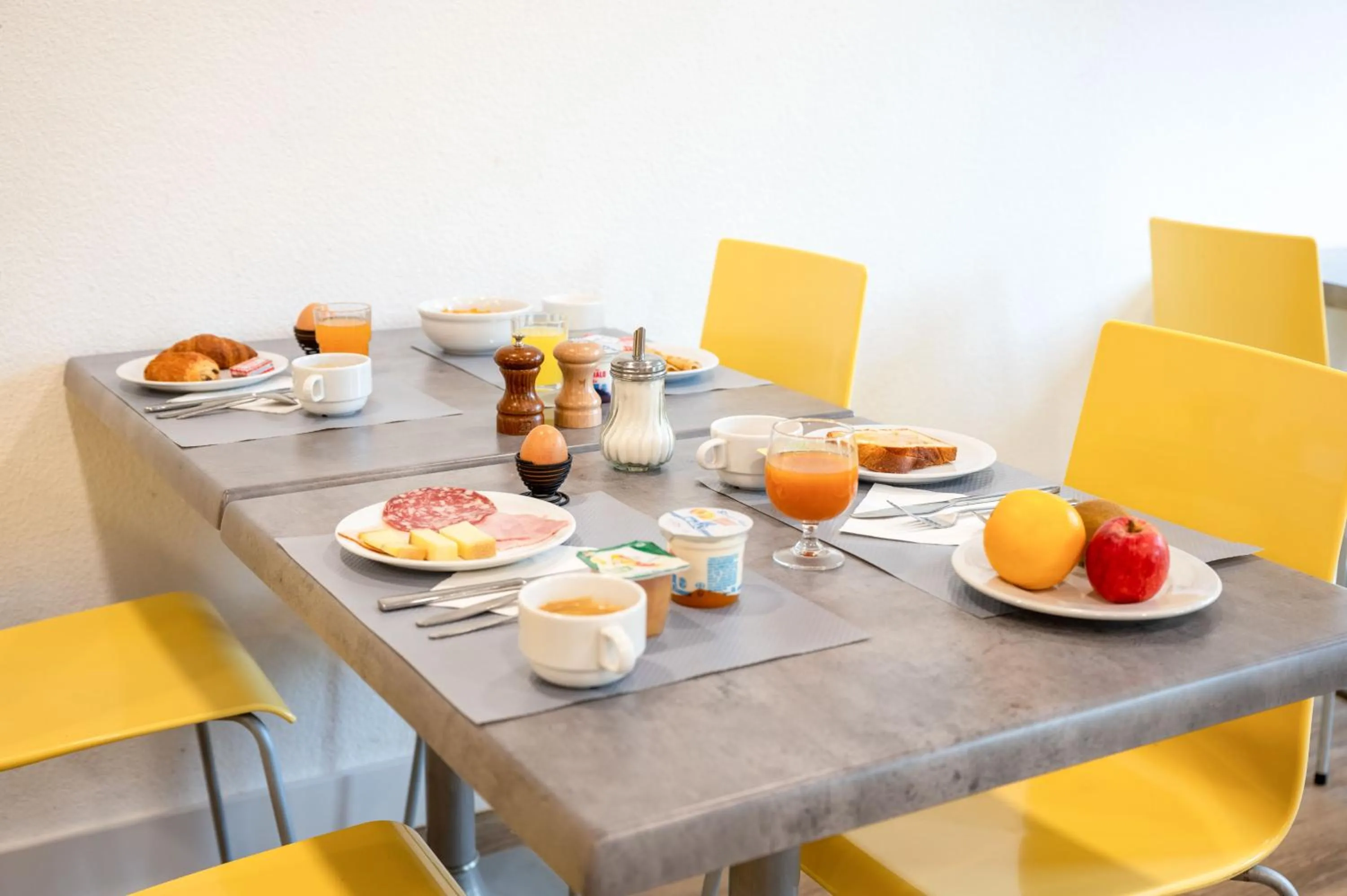 Breakfast in Comfort Aparthotel Besancon La City