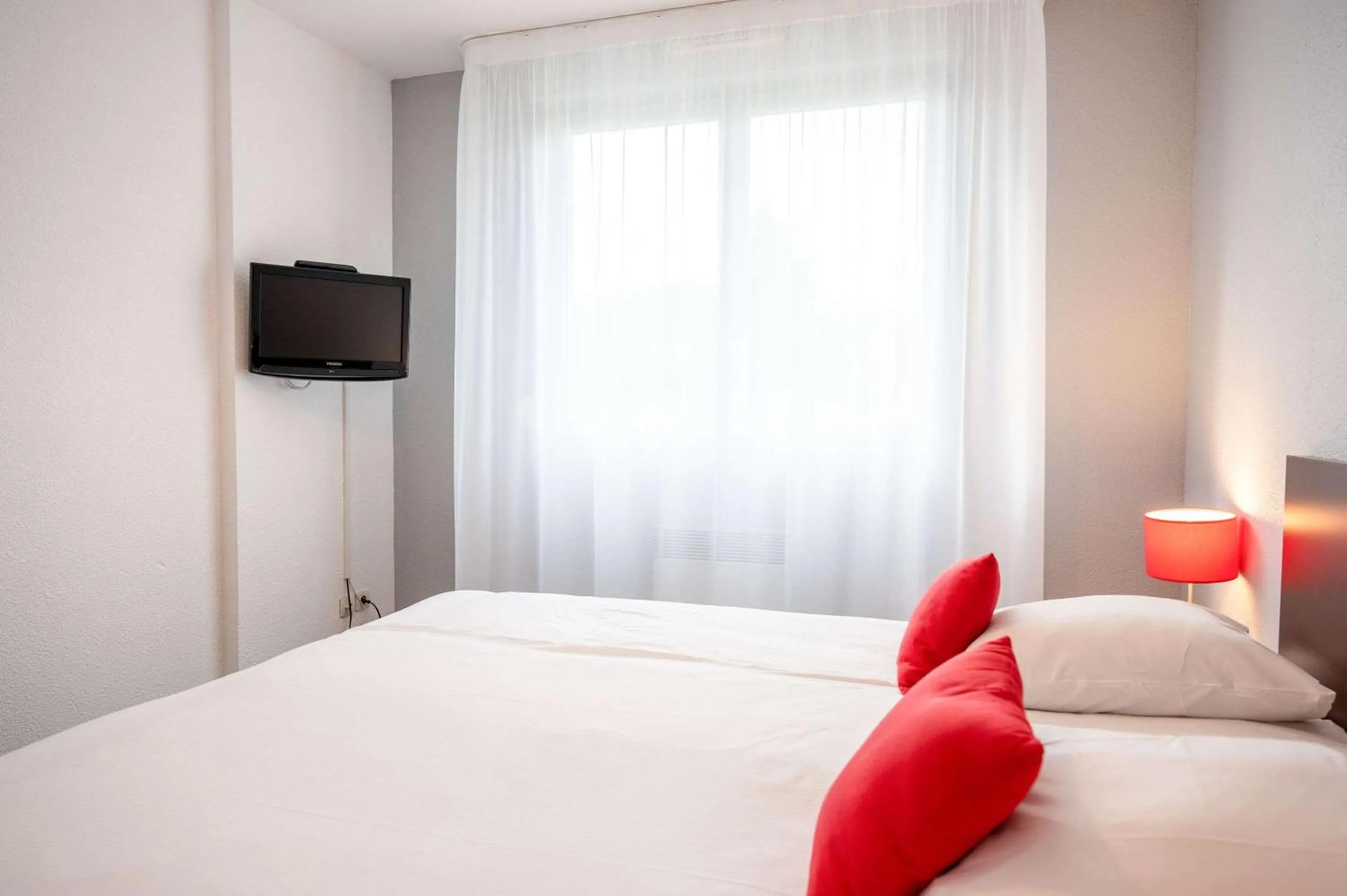 Bedroom, Bed in Comfort Aparthotel Besancon La City