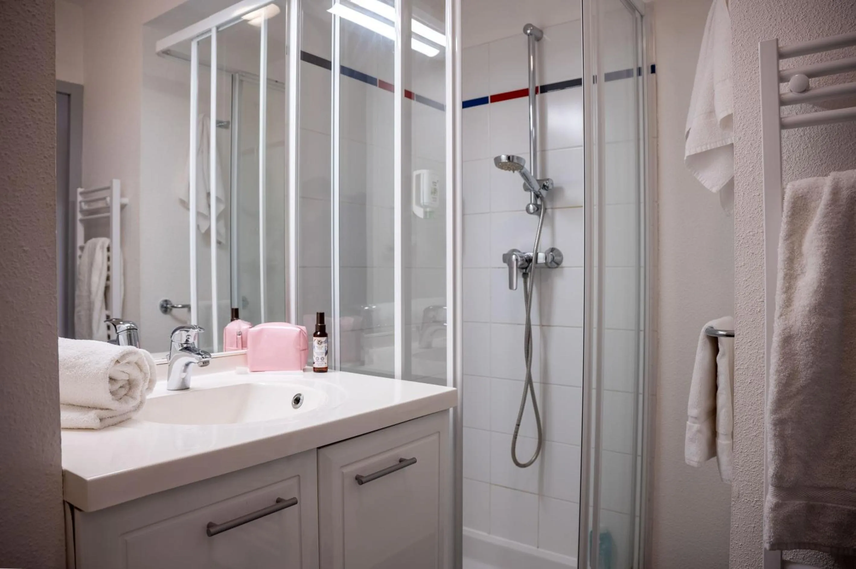 Shower in Comfort Aparthotel Besancon La City