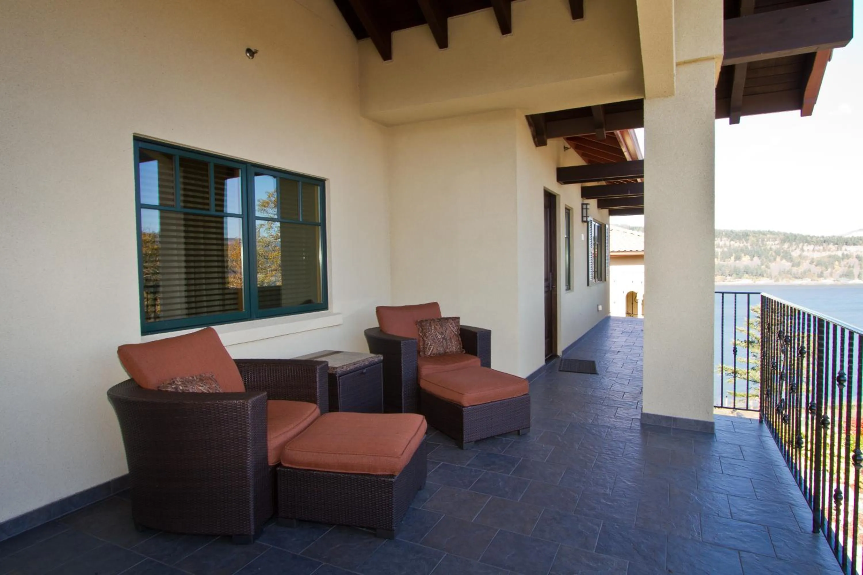 Balcony/Terrace in Columbia Cliff Villas
