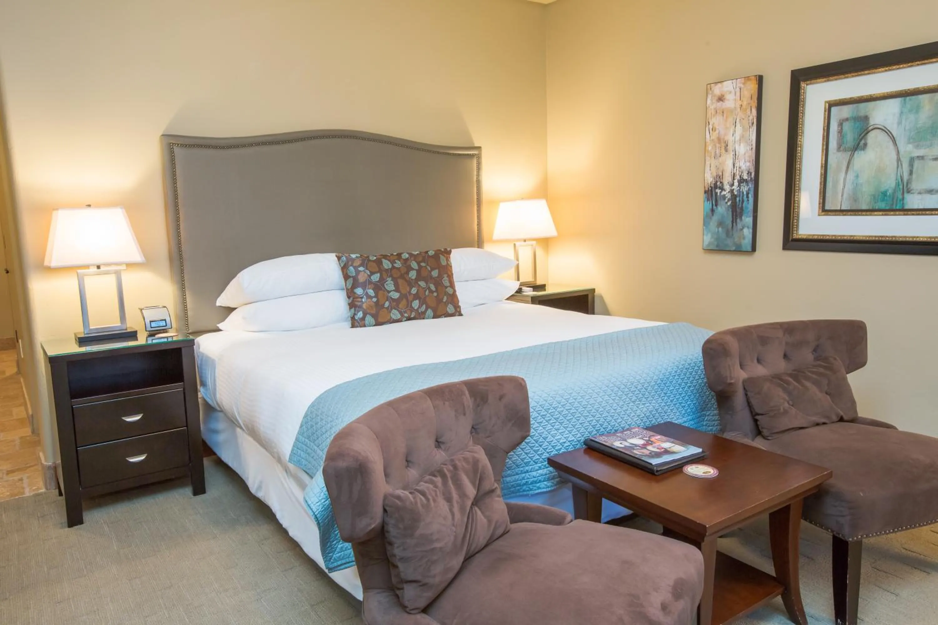 Bed in Columbia Cliff Villas