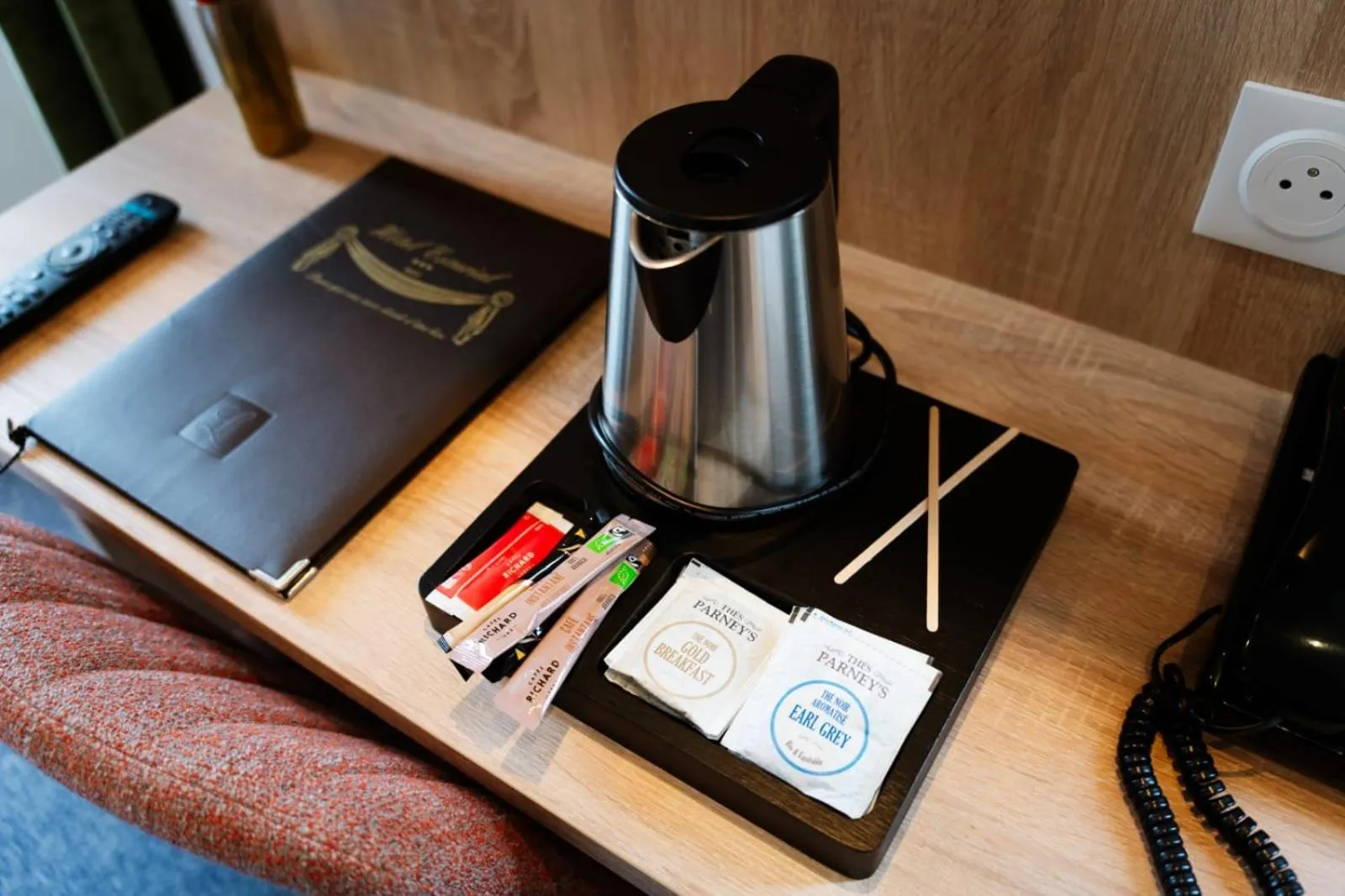 Kitchen or kitchenette in Hôtel Escurial - Centre Gare