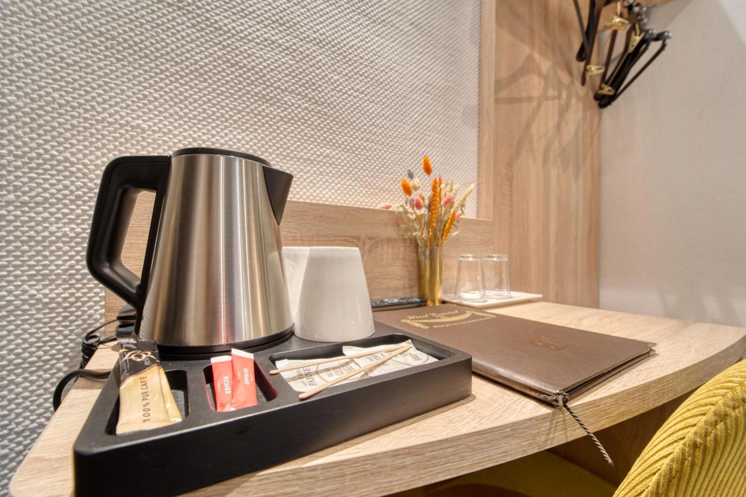 Coffee/tea facilities in Hôtel Escurial - Centre Gare