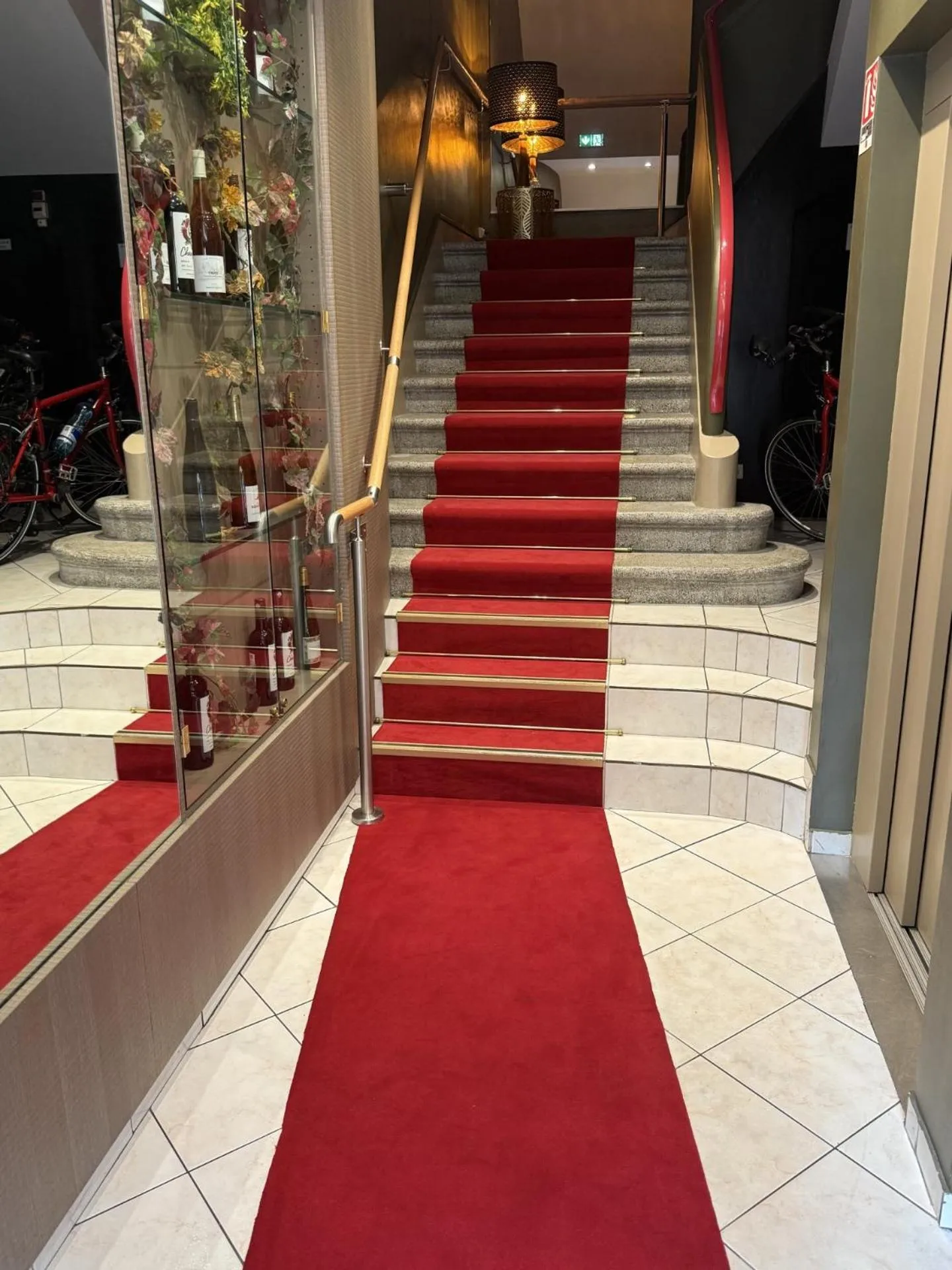 Restaurant/places to eat in Hôtel Escurial - Centre Gare