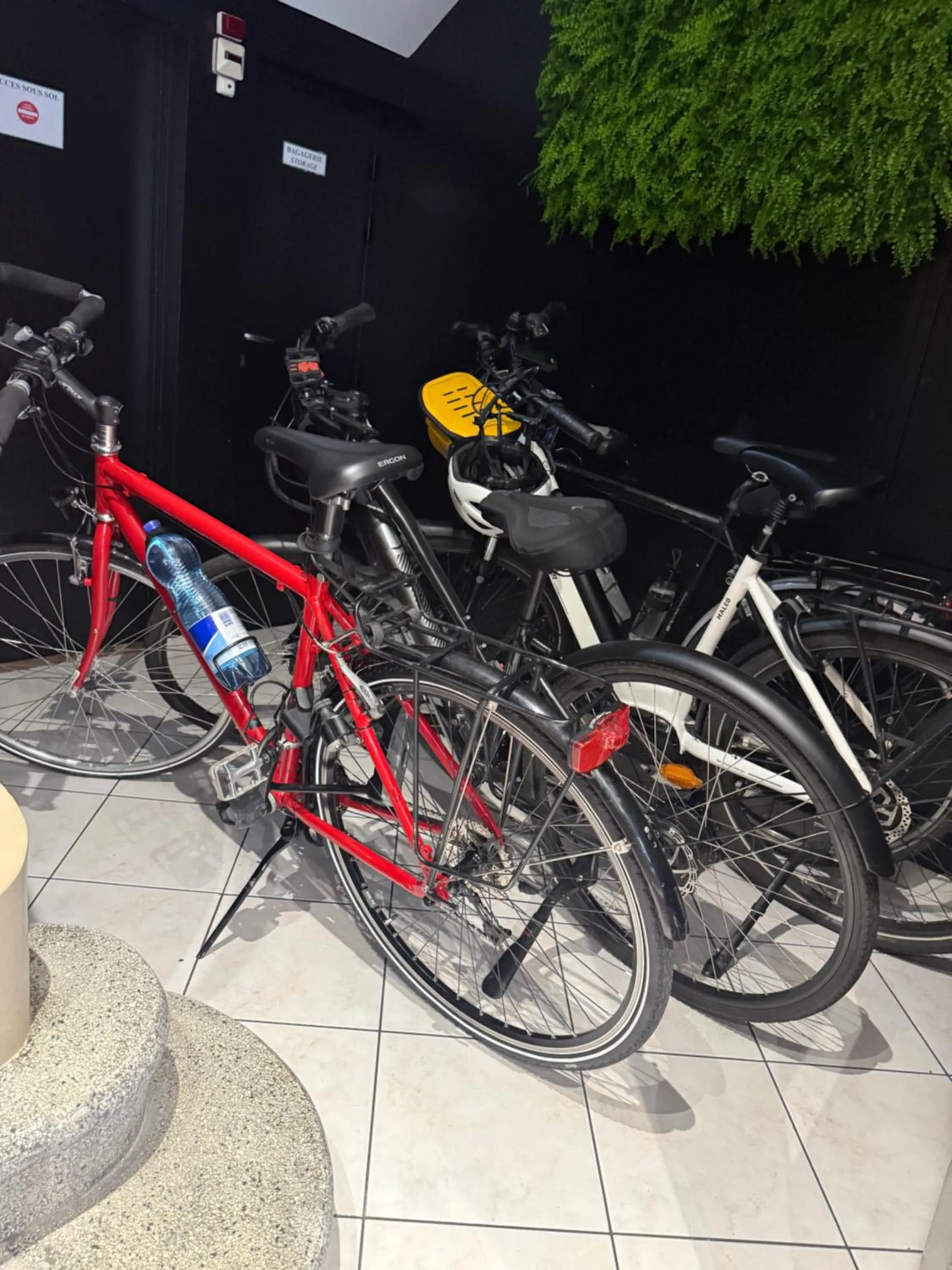 Cycling in Hôtel Escurial - Centre Gare