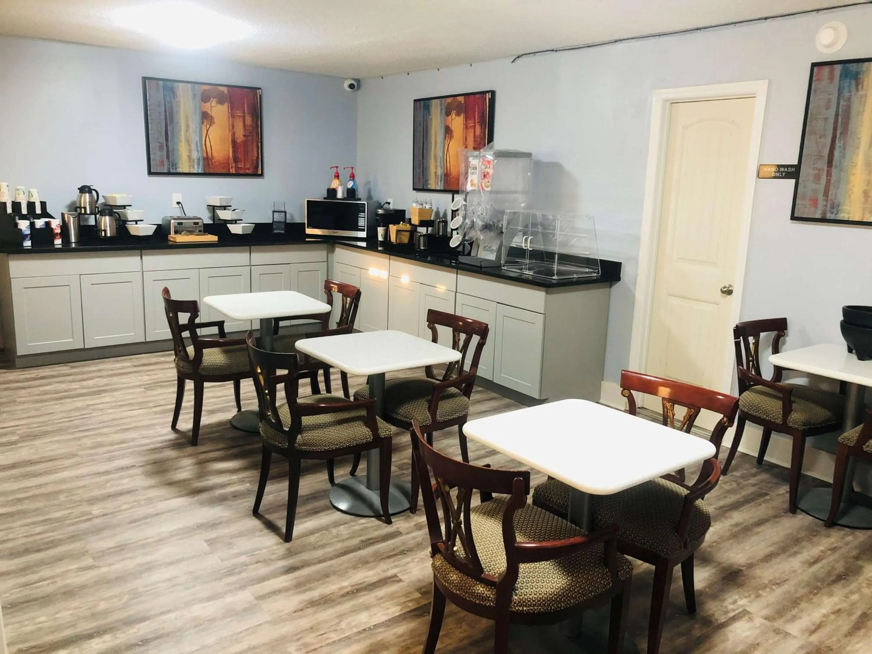 Restaurant/places to eat in Montgomery Inn & Suites