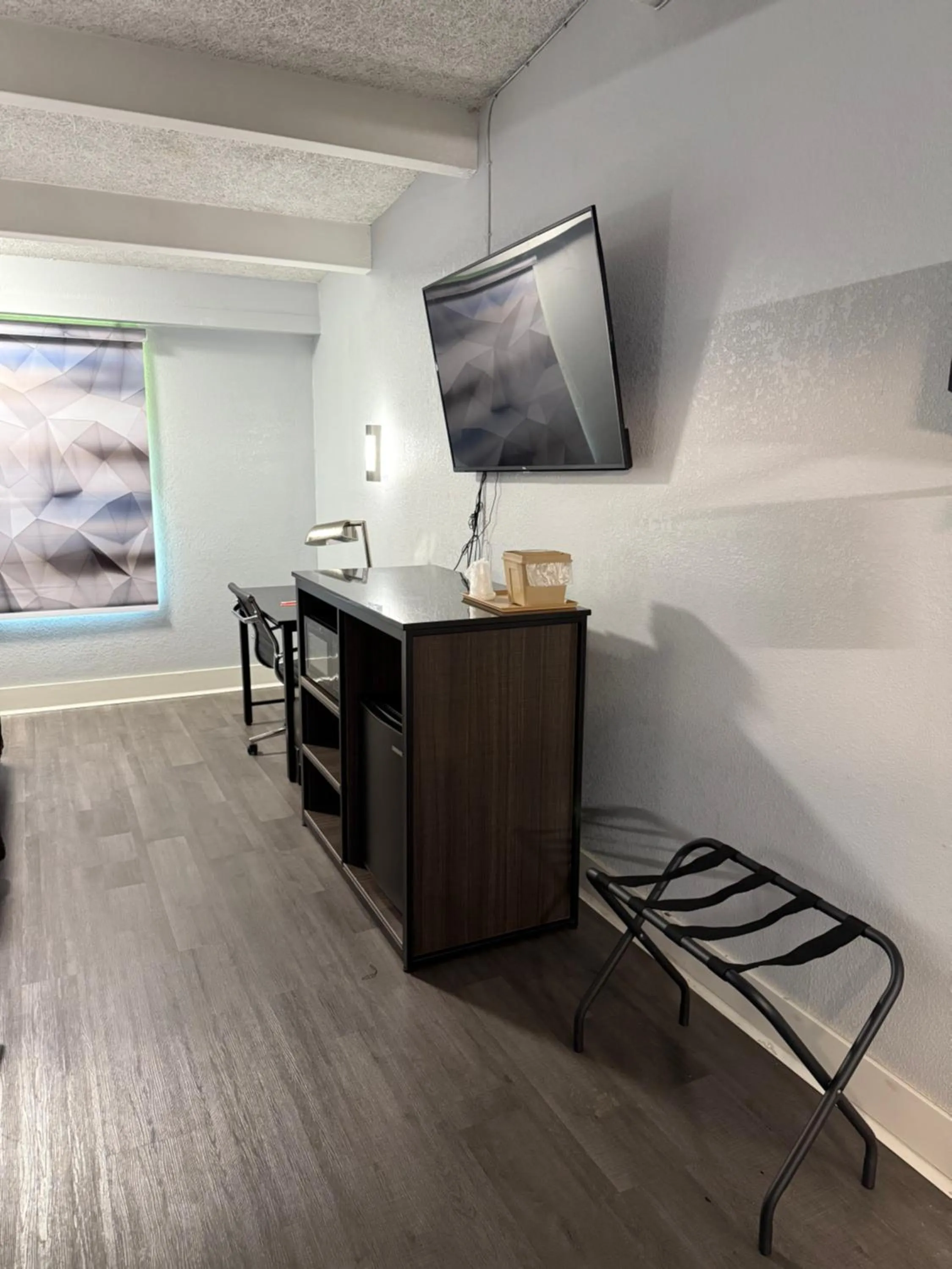 Photo of the whole room in Econo Lodge Montgomery South I-65