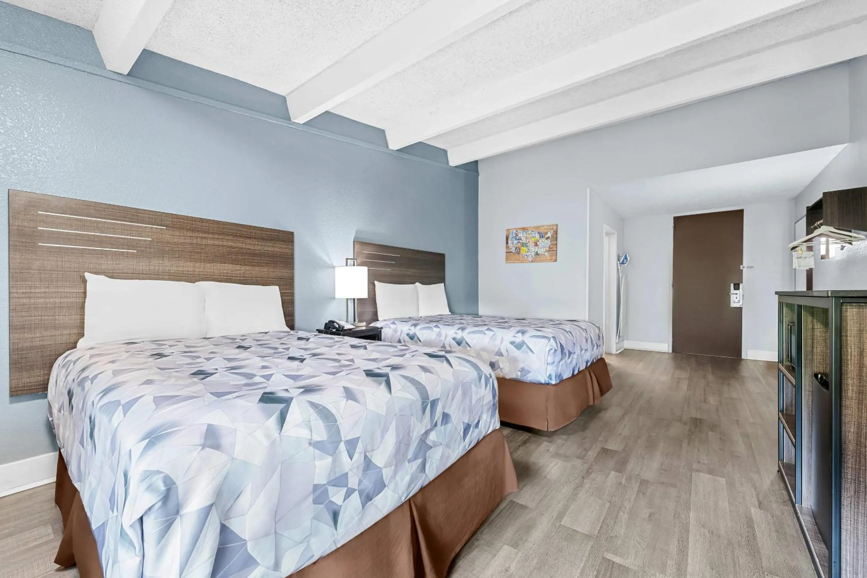 Bedroom, Bed in Econo Lodge Montgomery South I-65