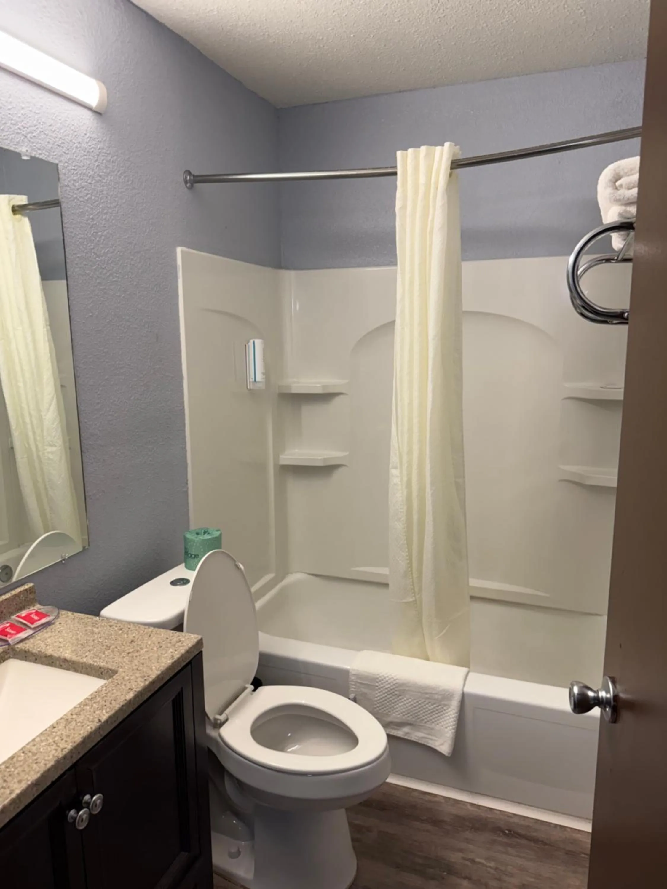 Shower in Econo Lodge Montgomery South I-65