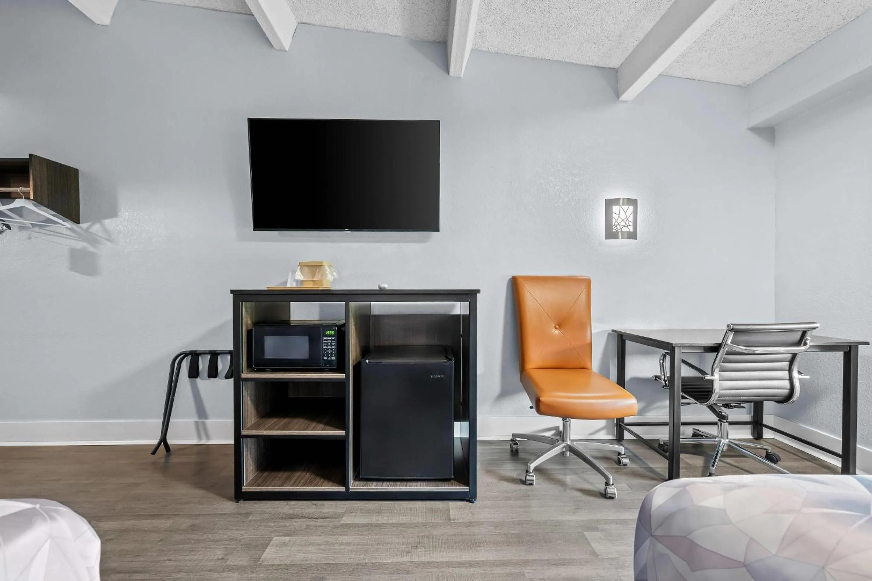 Bedroom in Econo Lodge Montgomery South I-65