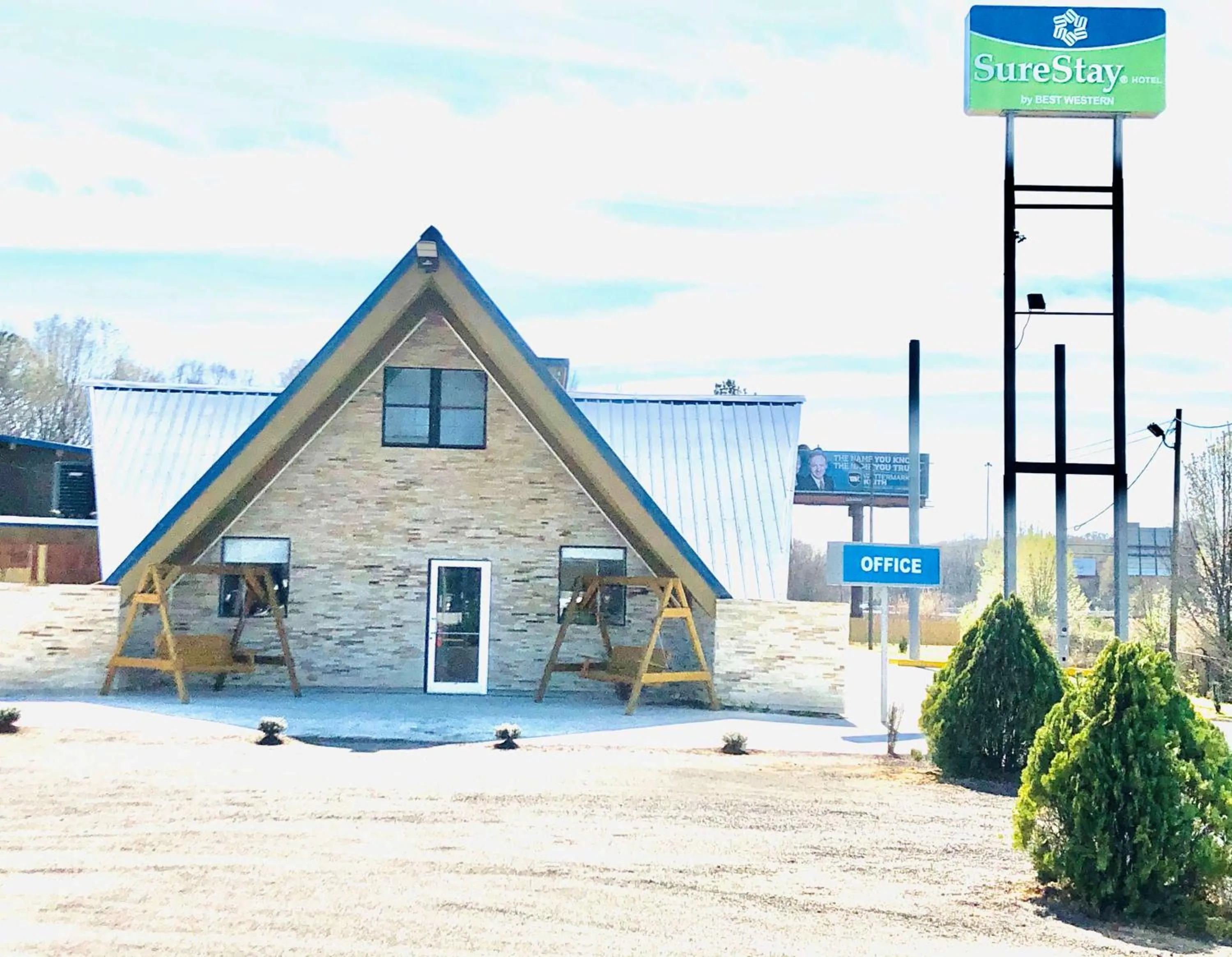 Property building in Montgomery Inn & Suites