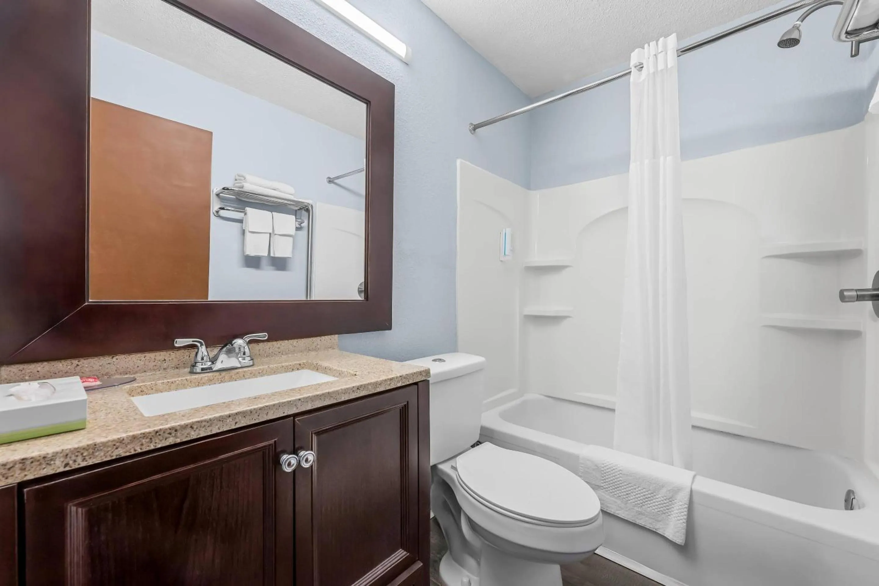 Bedroom in Econo Lodge Montgomery South I-65