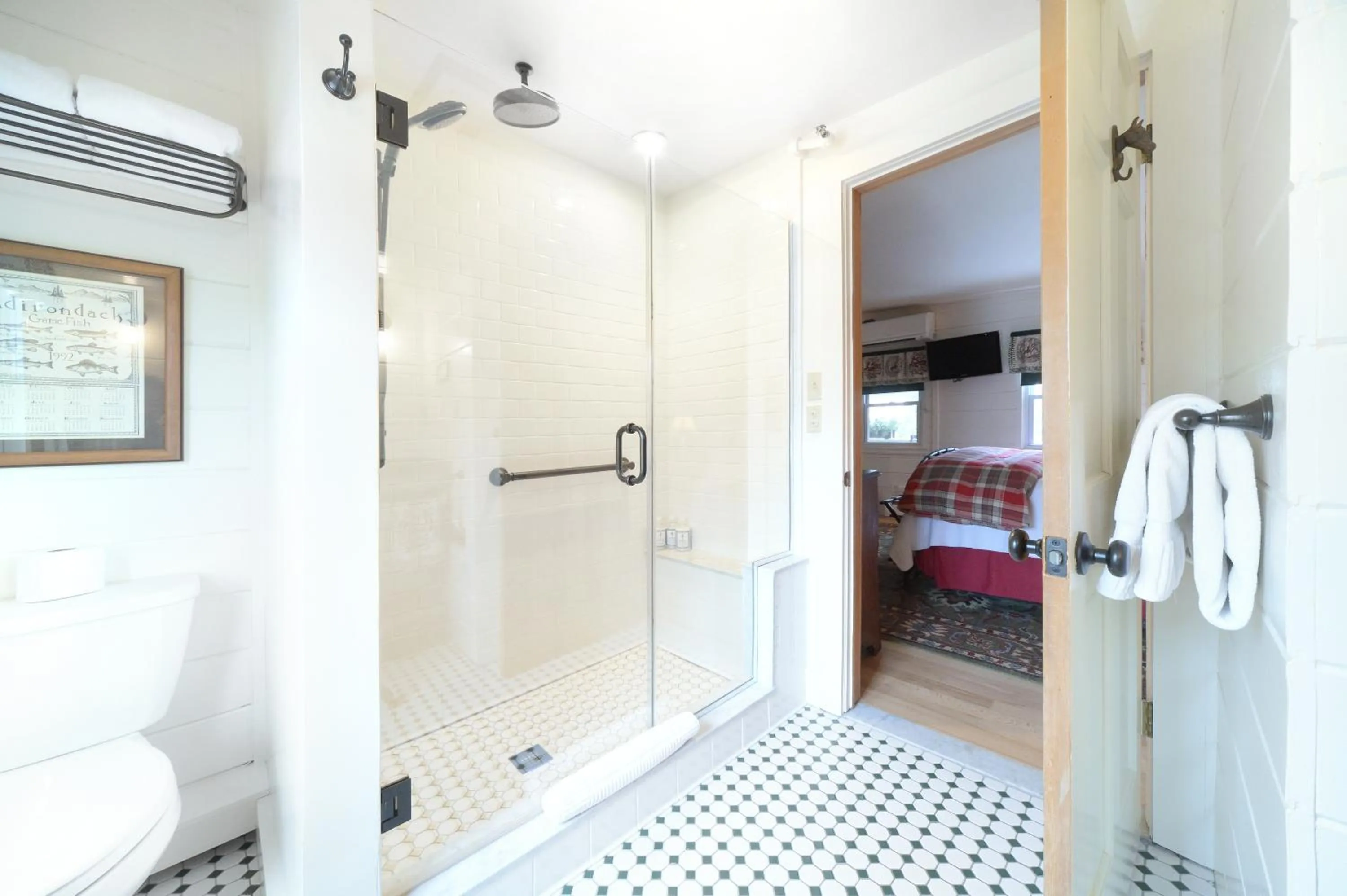 Shower, Bed in The Springwater Bed and Breakfast