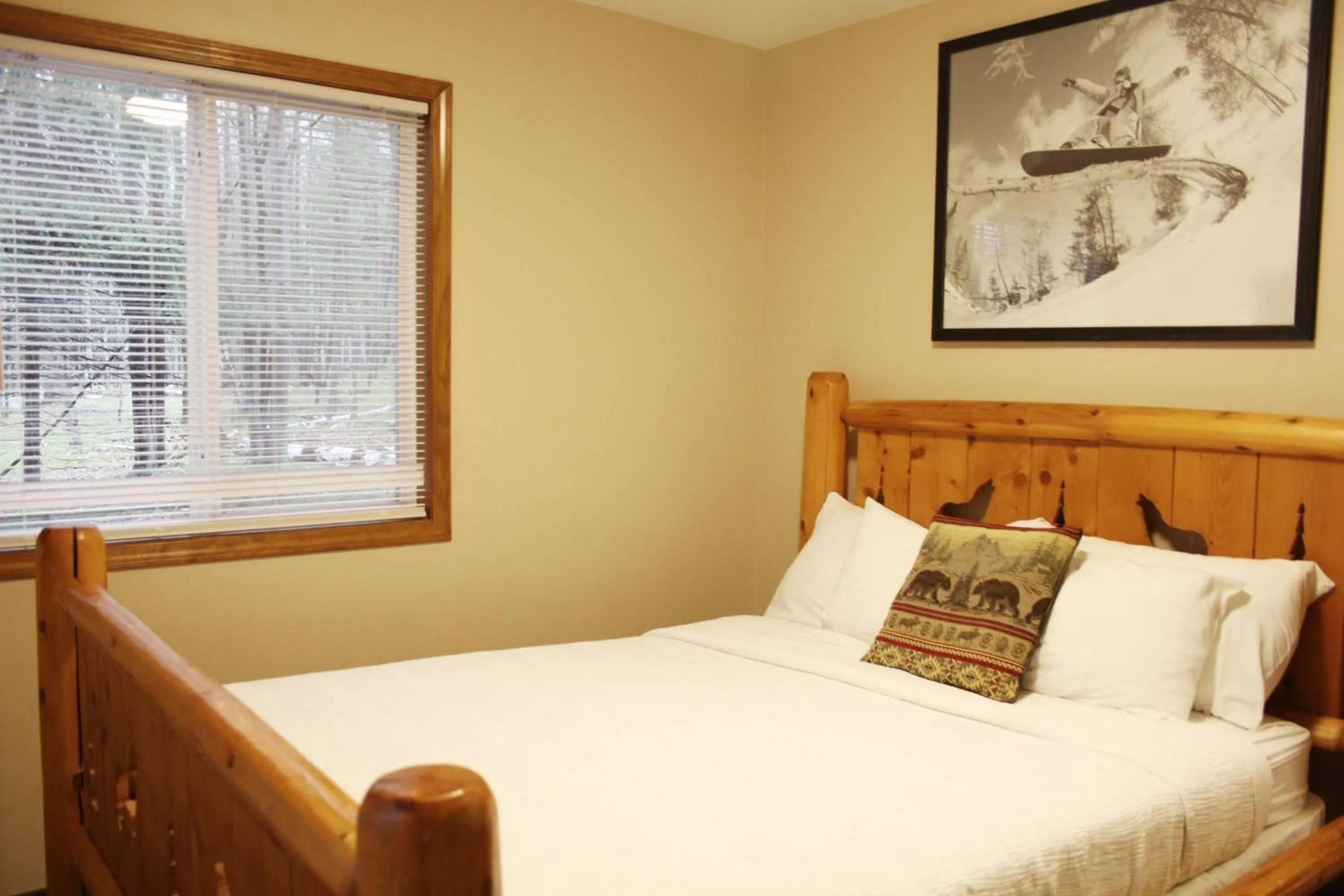 Bedroom, Bed in Pine Mountain Resort