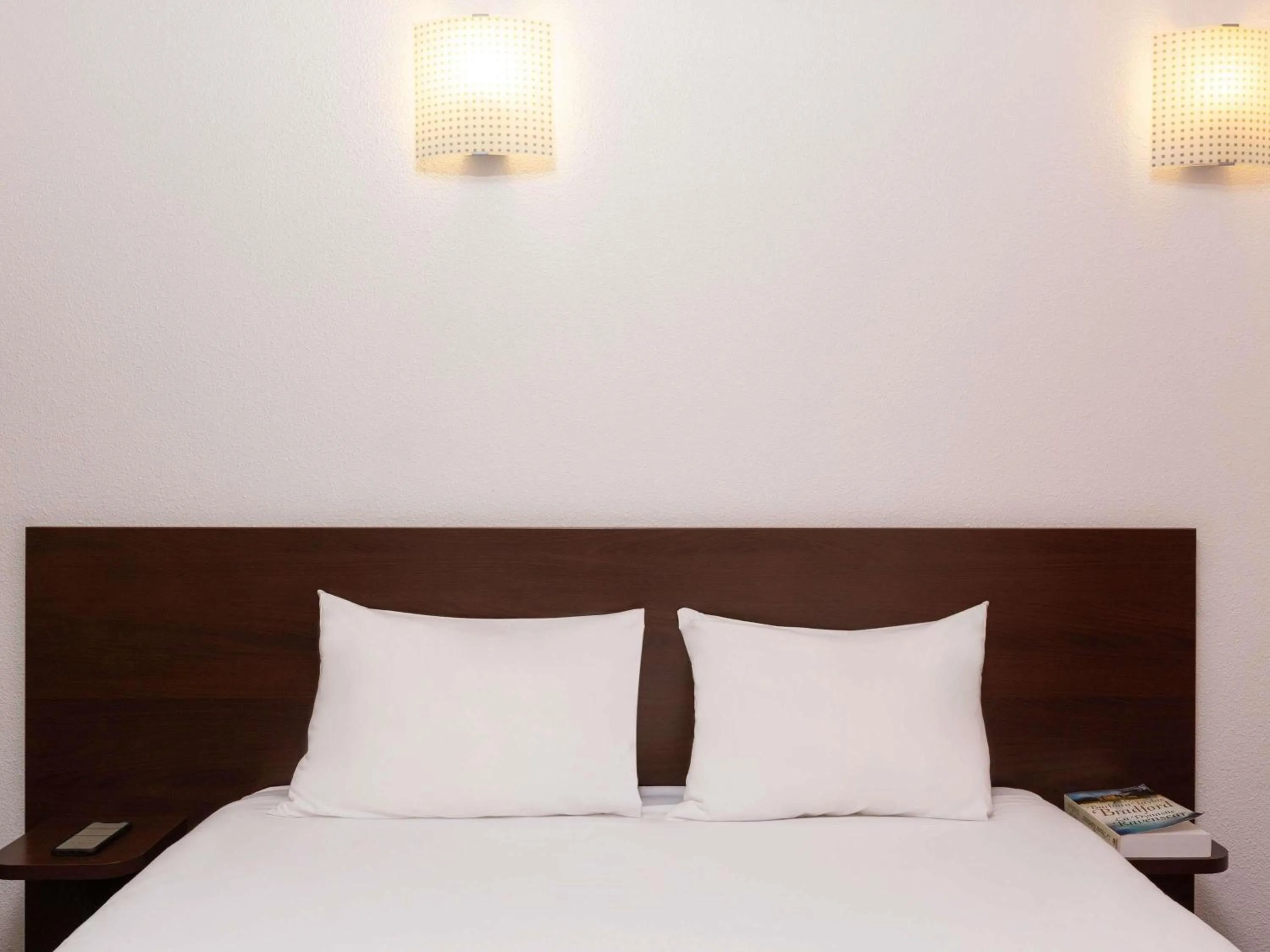 Bedroom, Bed in Aparthotel Adagio Access La Défense - Léonard De Vinci