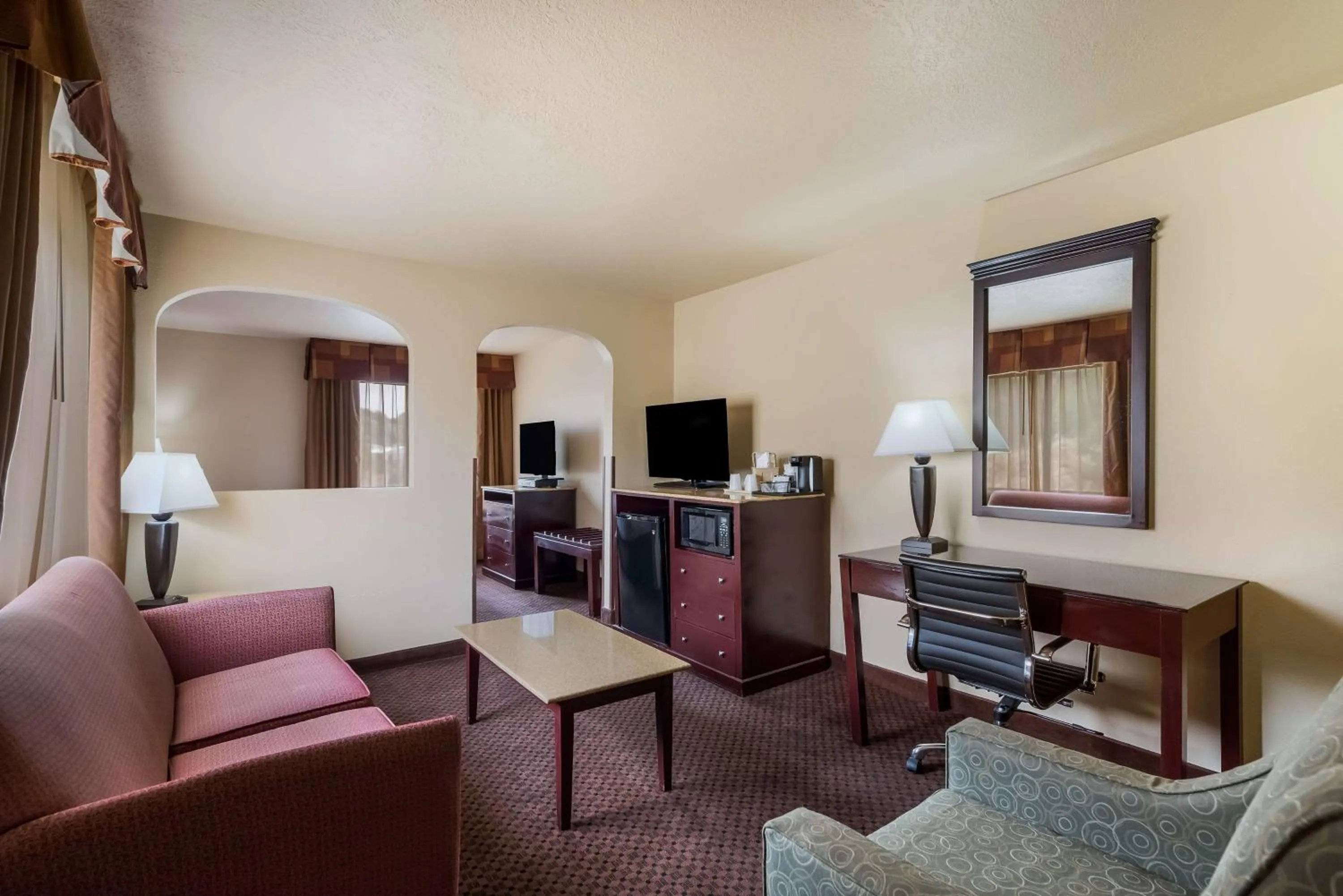 Photo of the whole room in SureStay Plus Hotel by Best Western Silver City