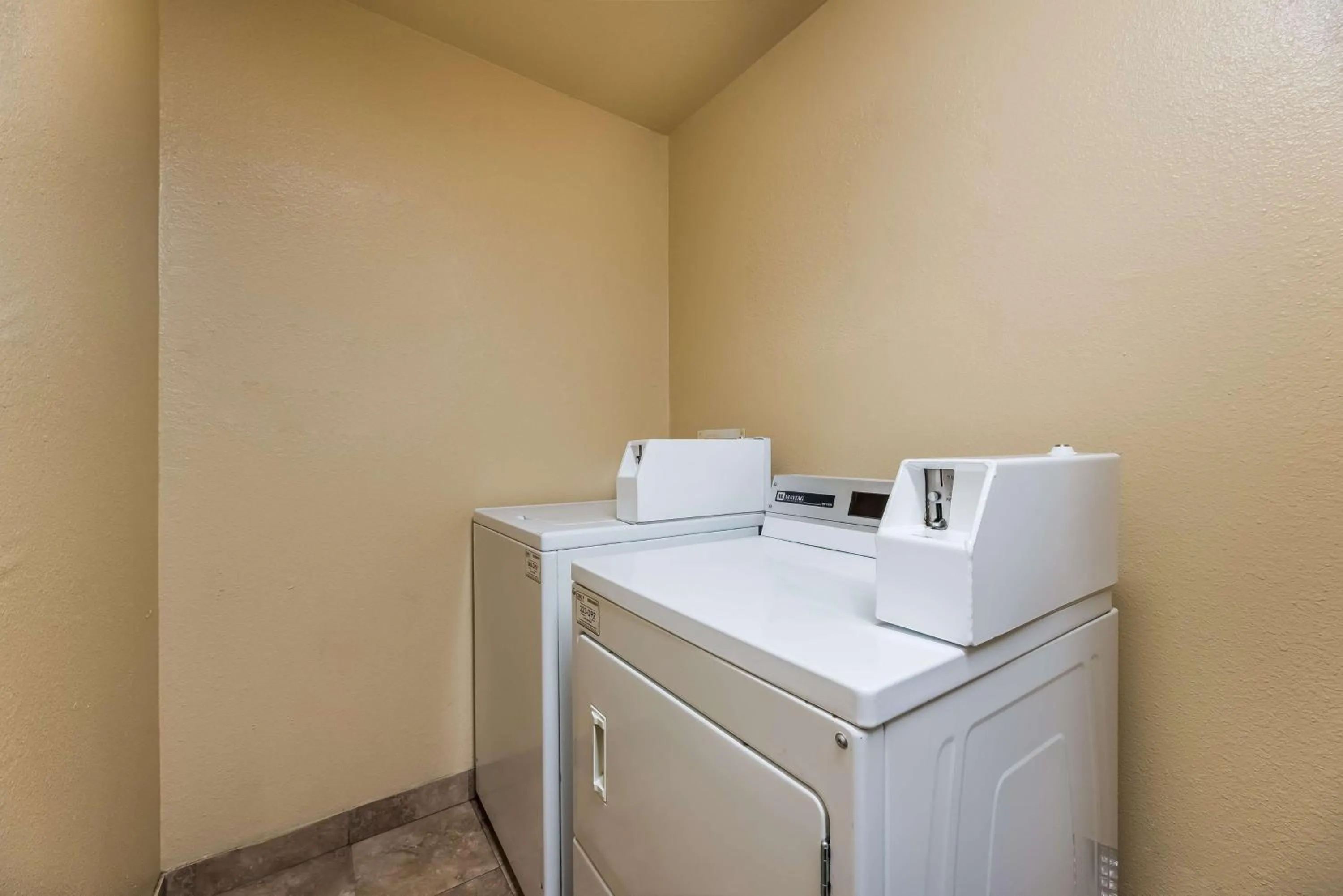 laundry in SureStay Plus Hotel by Best Western Silver City