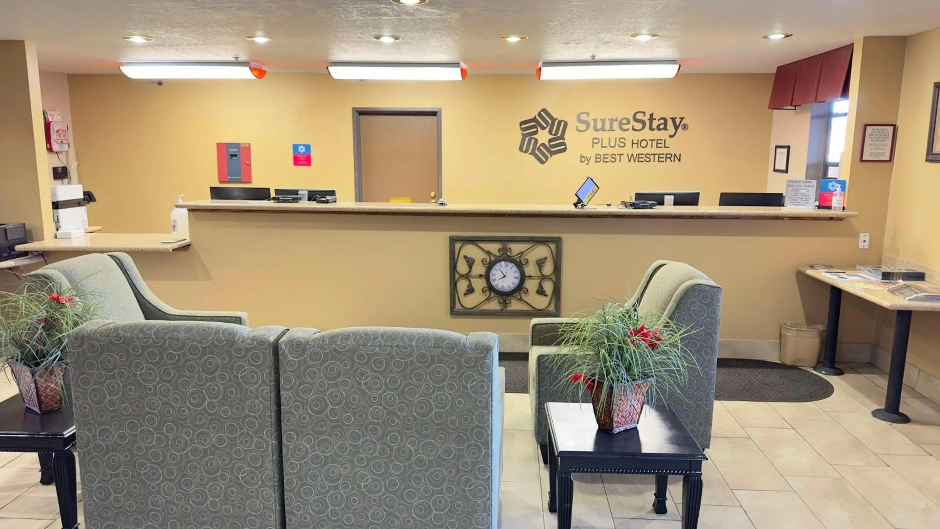 Lobby or reception in SureStay Plus Hotel by Best Western Silver City