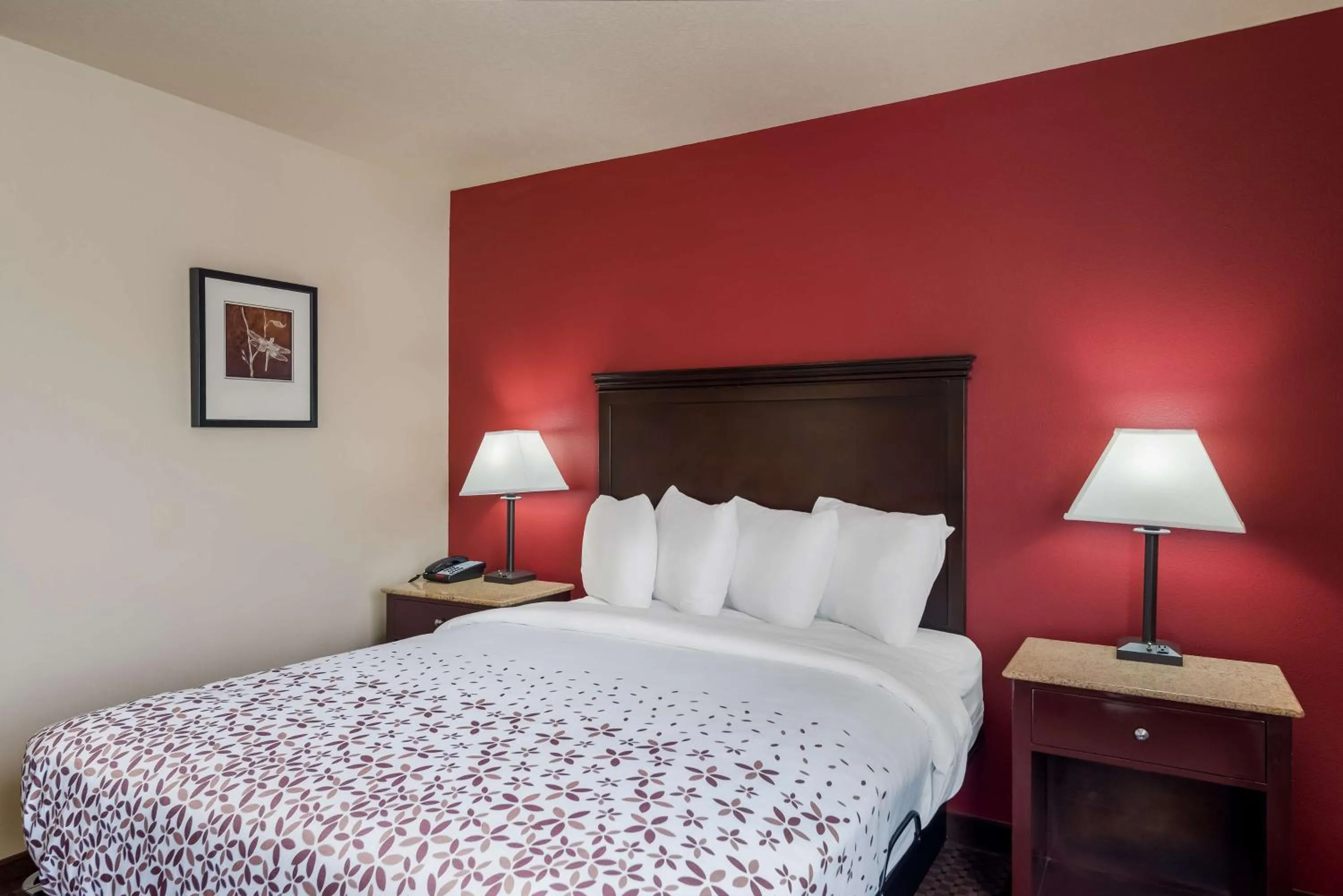 Bedroom, Bed in SureStay Plus Hotel by Best Western Silver City