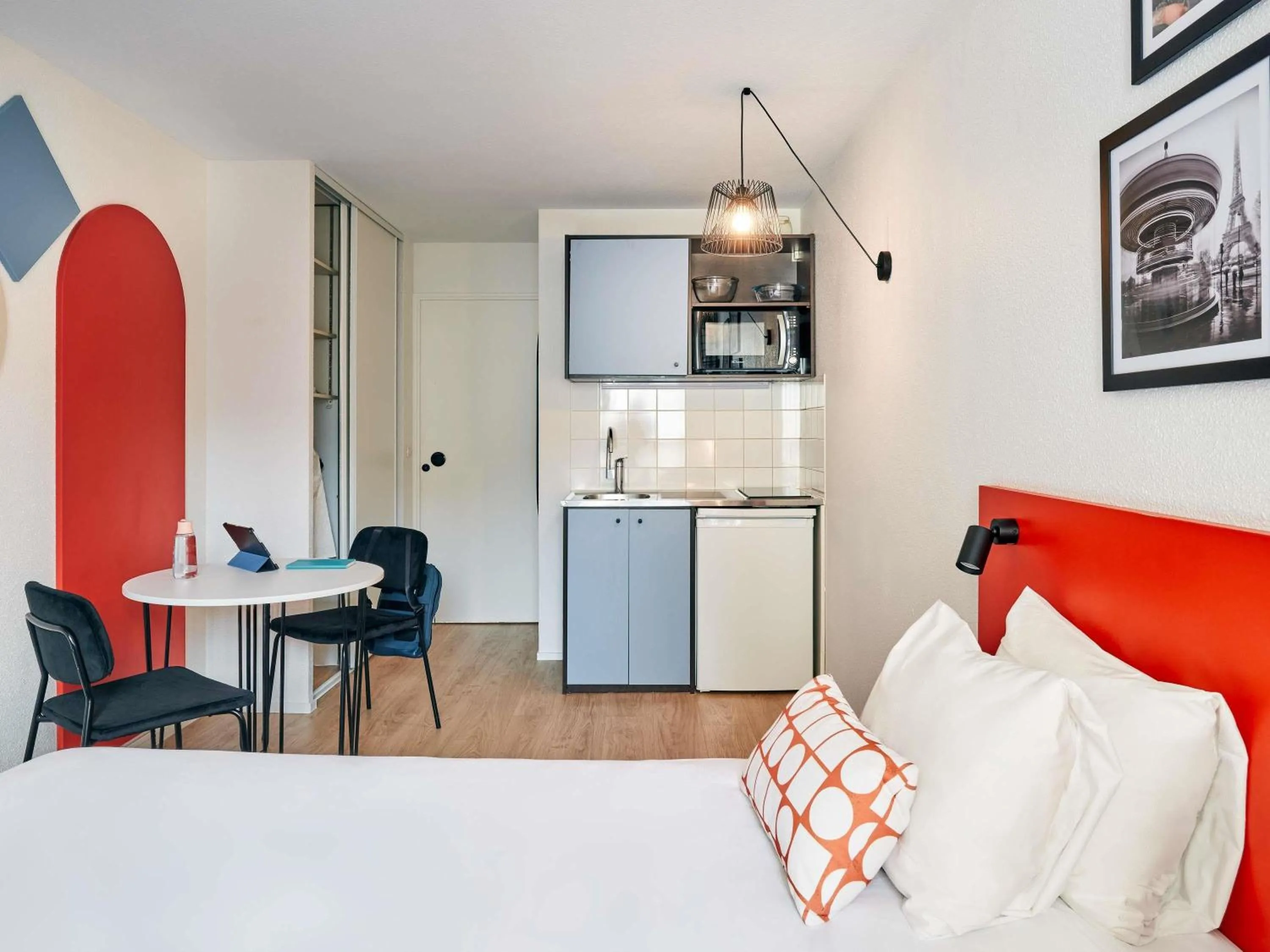 Bedroom, Bed in Aparthotel Adagio Access Paris Vanves - Porte de Versailles