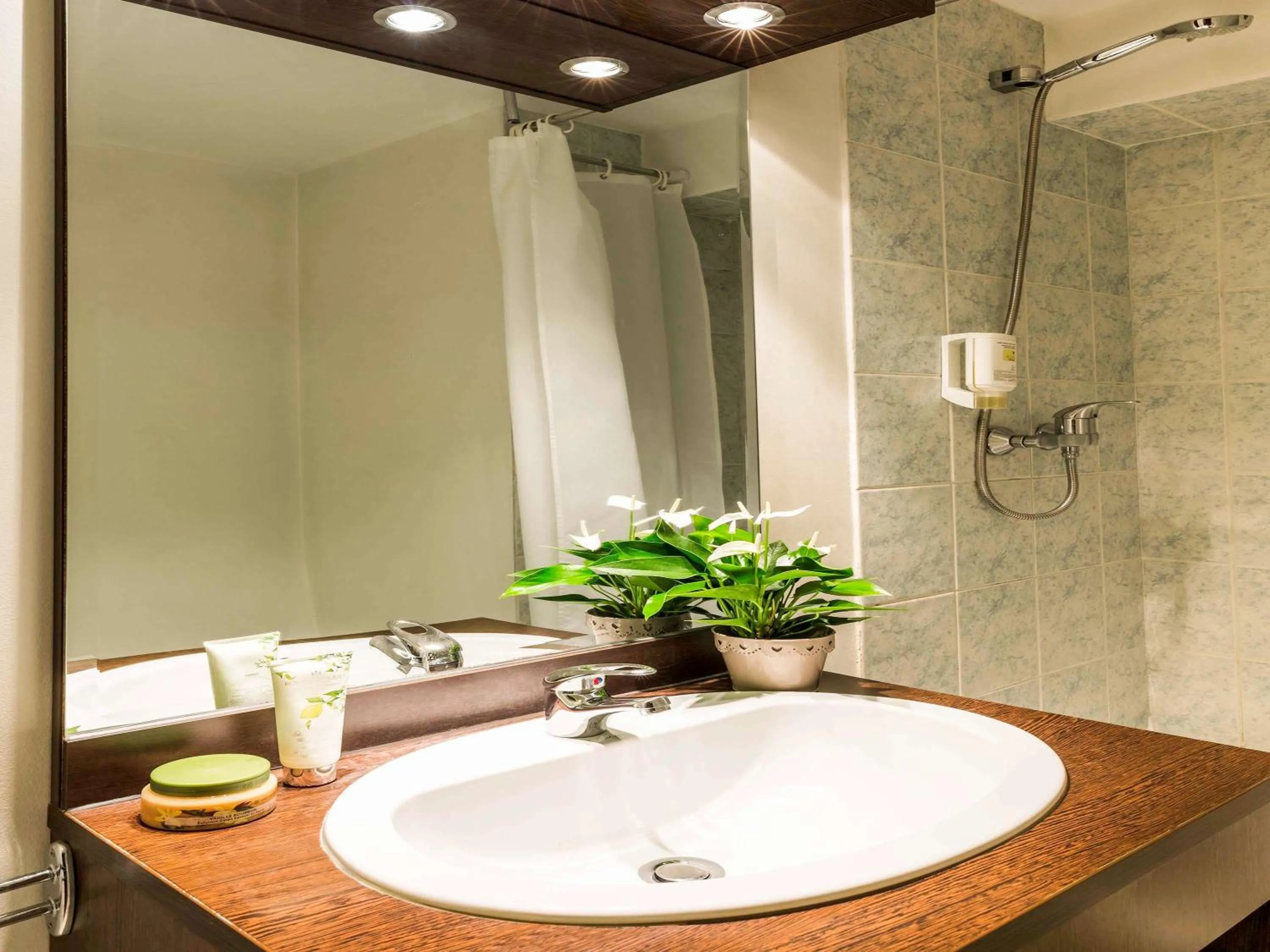 Photo of the whole room in Aparthotel Adagio Access Paris Vanves - Porte de Versailles