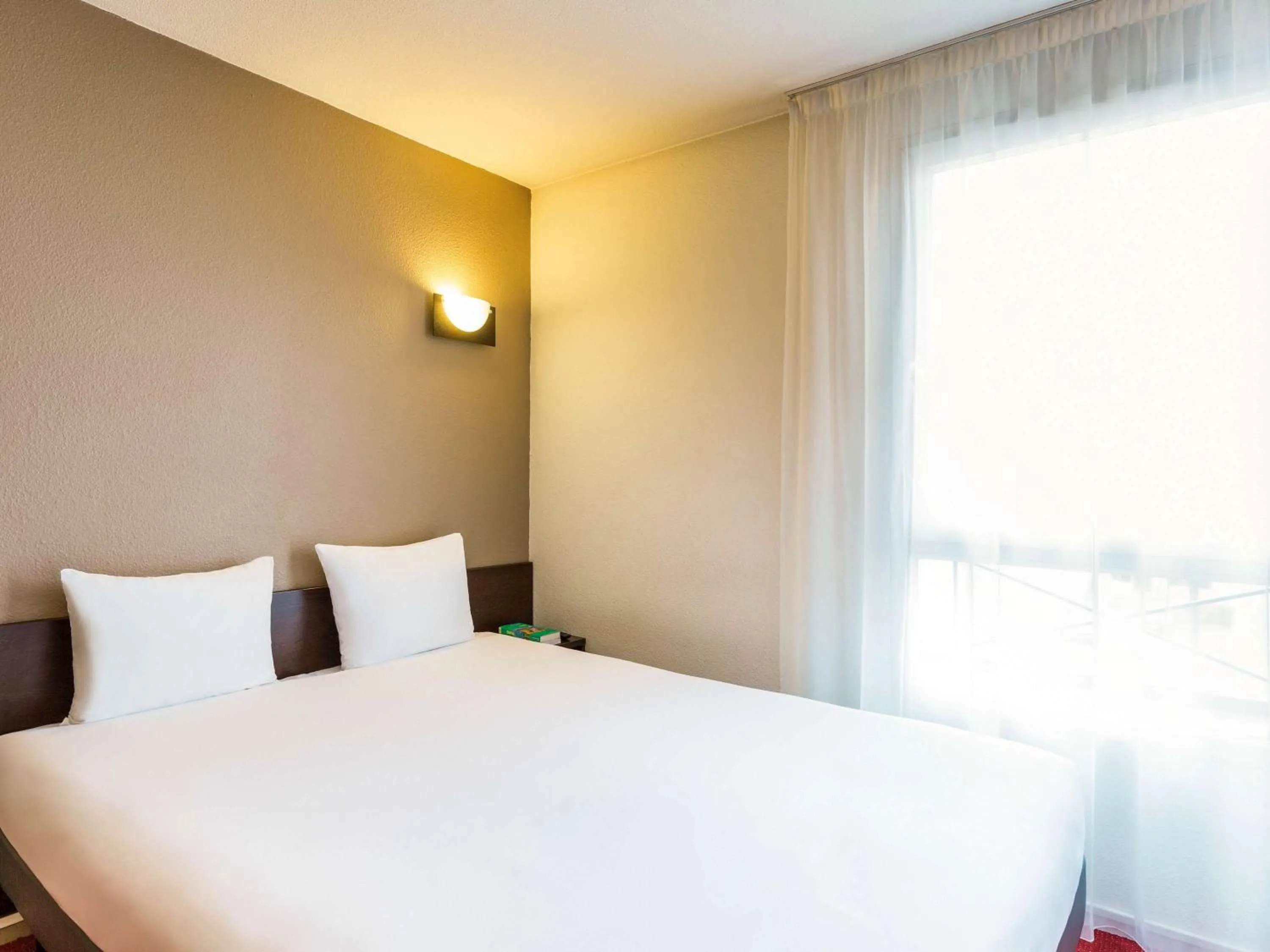 Photo of the whole room, Bed in Aparthotel Adagio Access Paris Vanves - Porte de Versailles