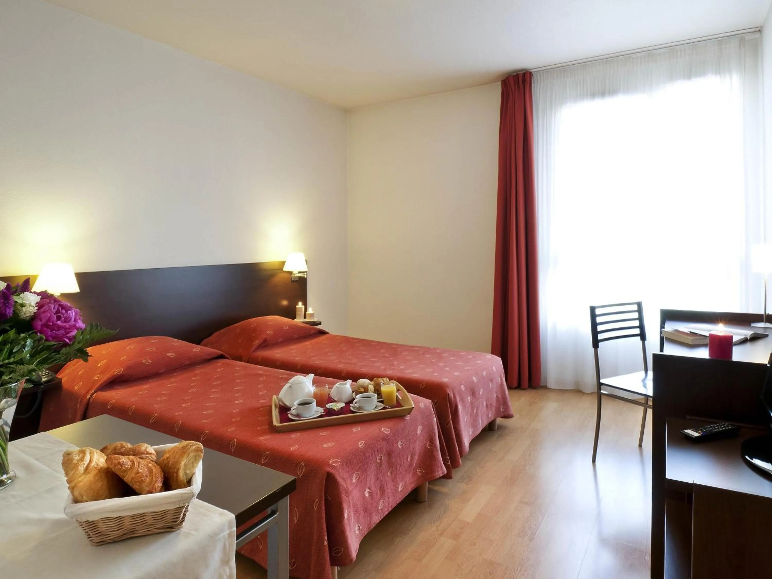 Bedroom, Bed in Aparthotel Adagio Access Paris Vanves - Porte de Châtillon